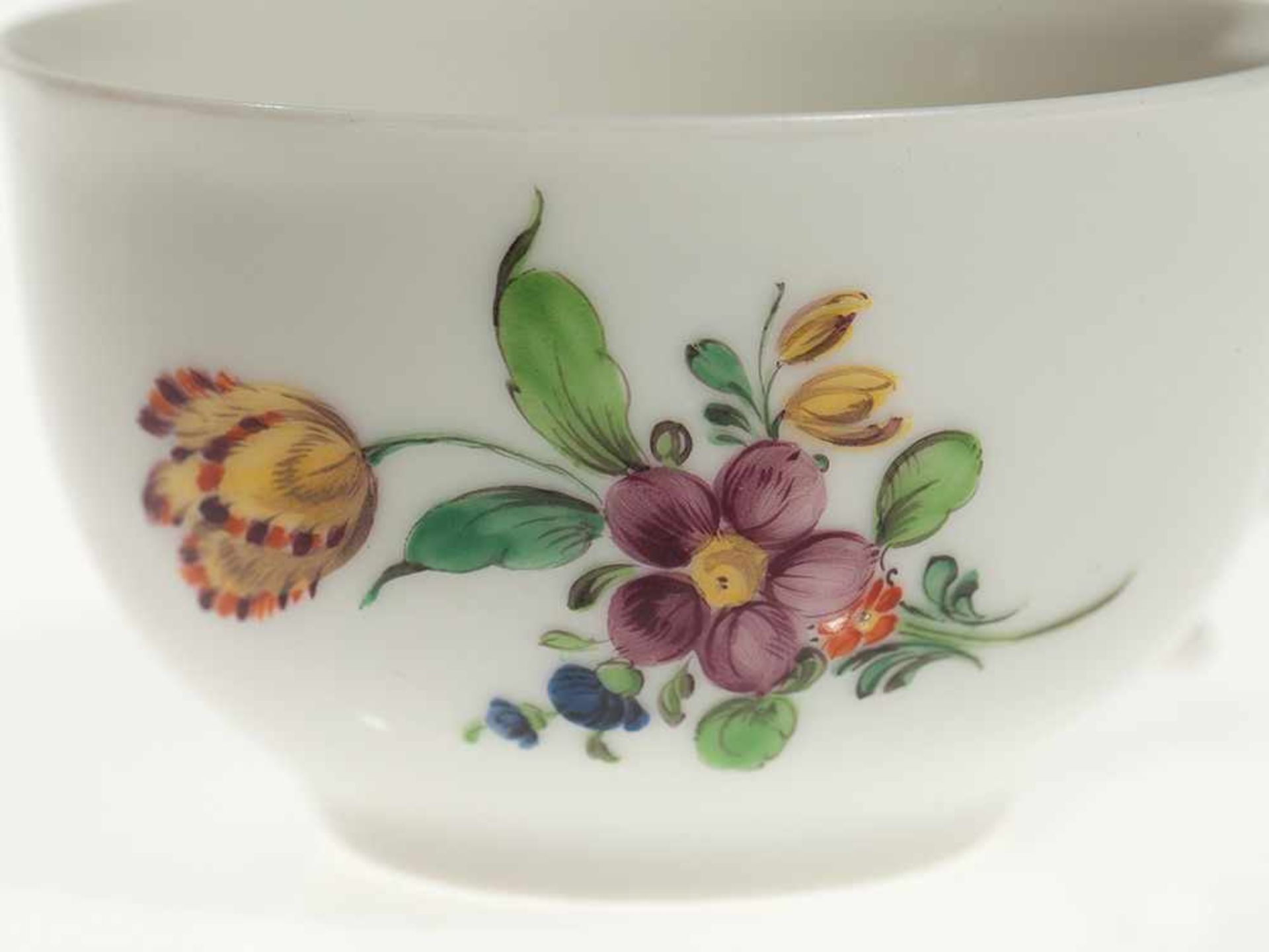 Pair of Ornamental Cups with Floral Decor, Nymphenburg, 20th C Porcelain manufactory Nymphenburg - Bild 9 aus 16