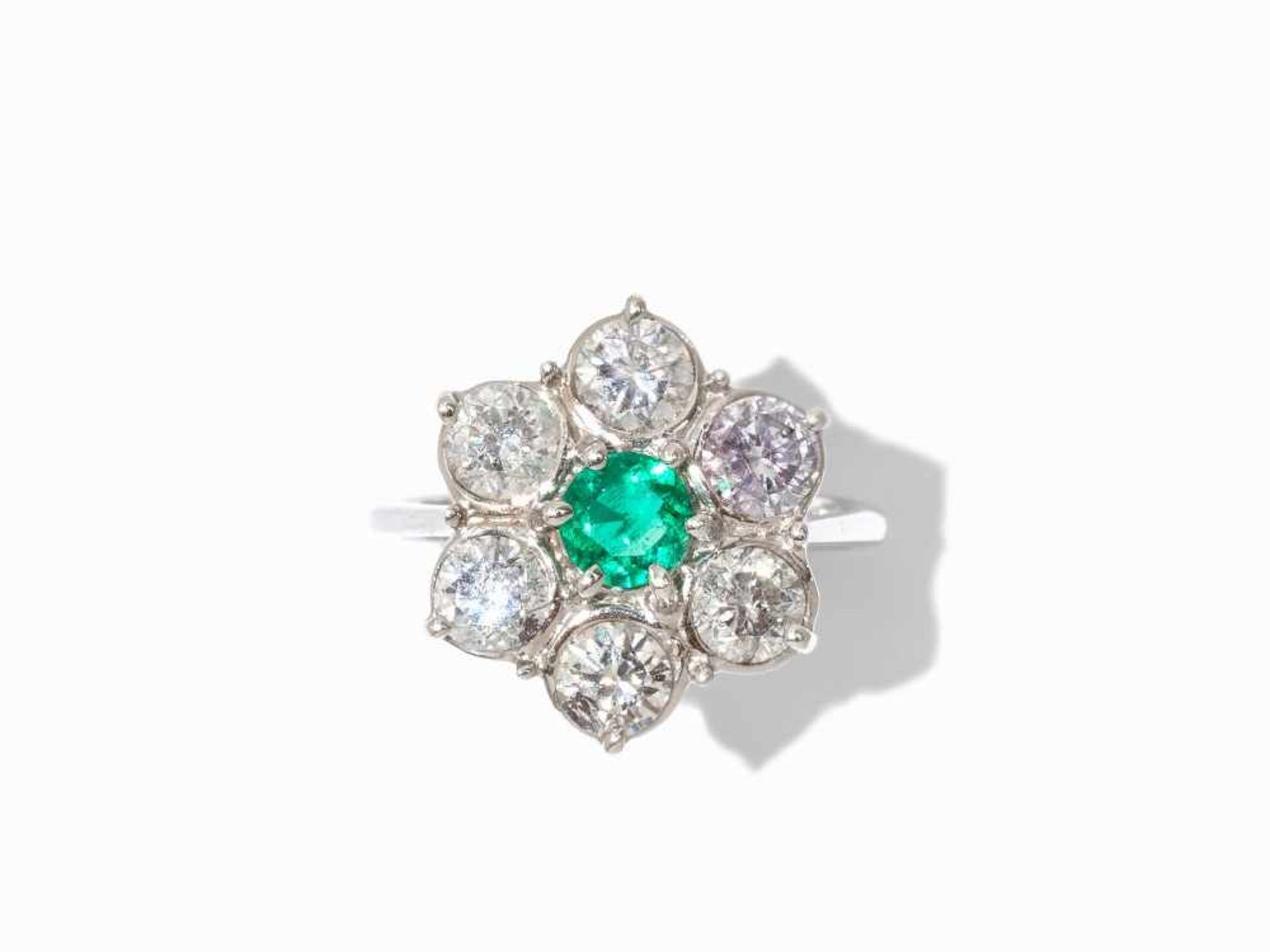 Emerald Ring with Flower-Shaped Diamond Border, 18K White Gold 18 karat white gold Hallmarked with - Bild 3 aus 7