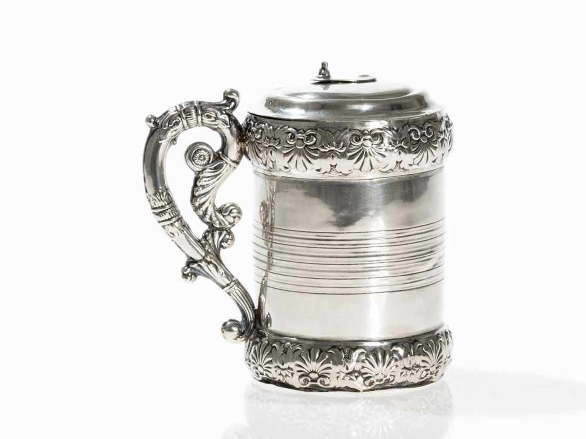 Lidded Silver Cup, Biedermeier, Berlin, around 1825/30 Silver, wrought and chased Berlin/Germany,