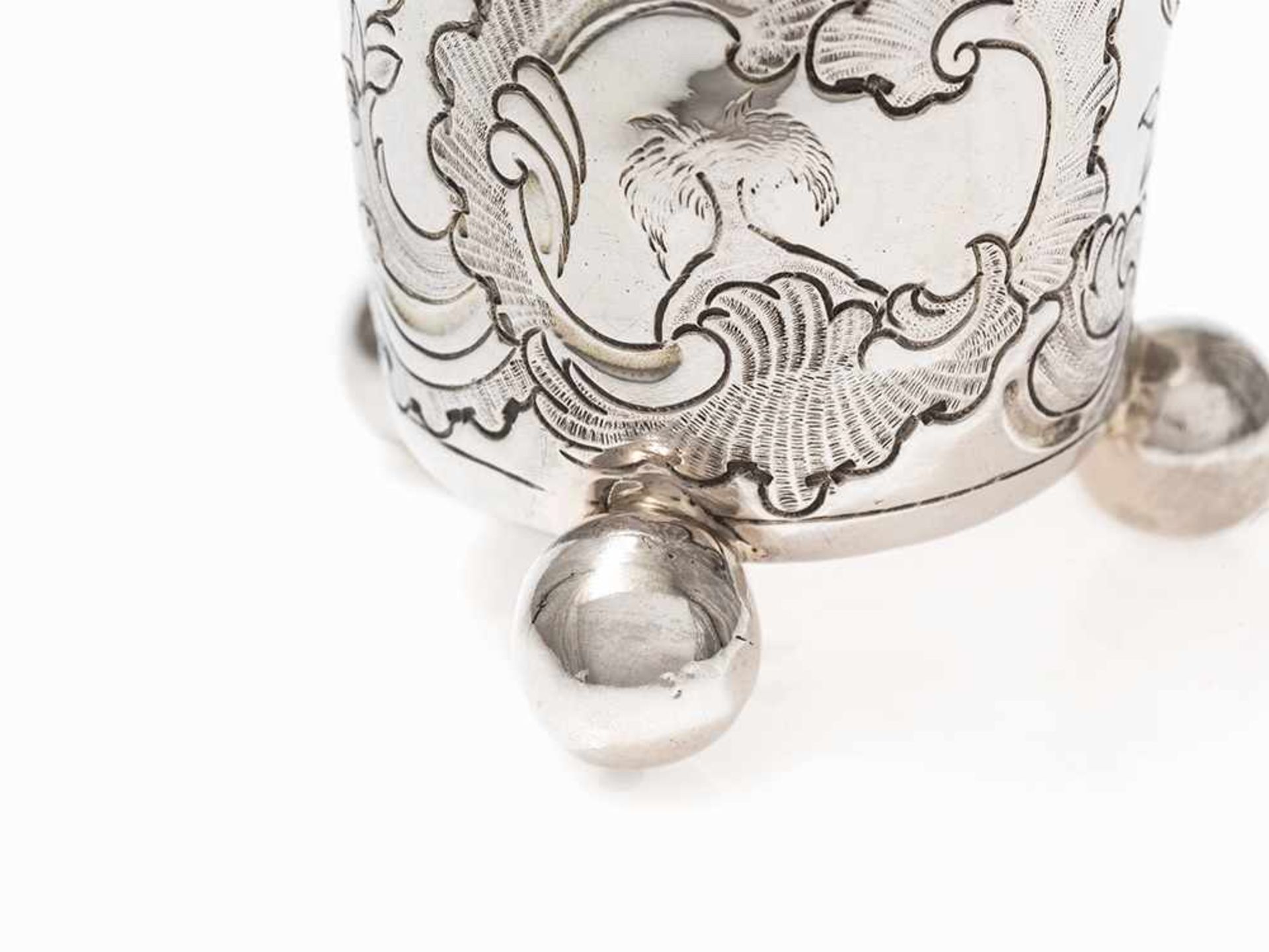 A Moscow Silver Beaker on Ball Feet with Bird Décor, 1766 Silver, embossed and chased Russia, - Bild 3 aus 8