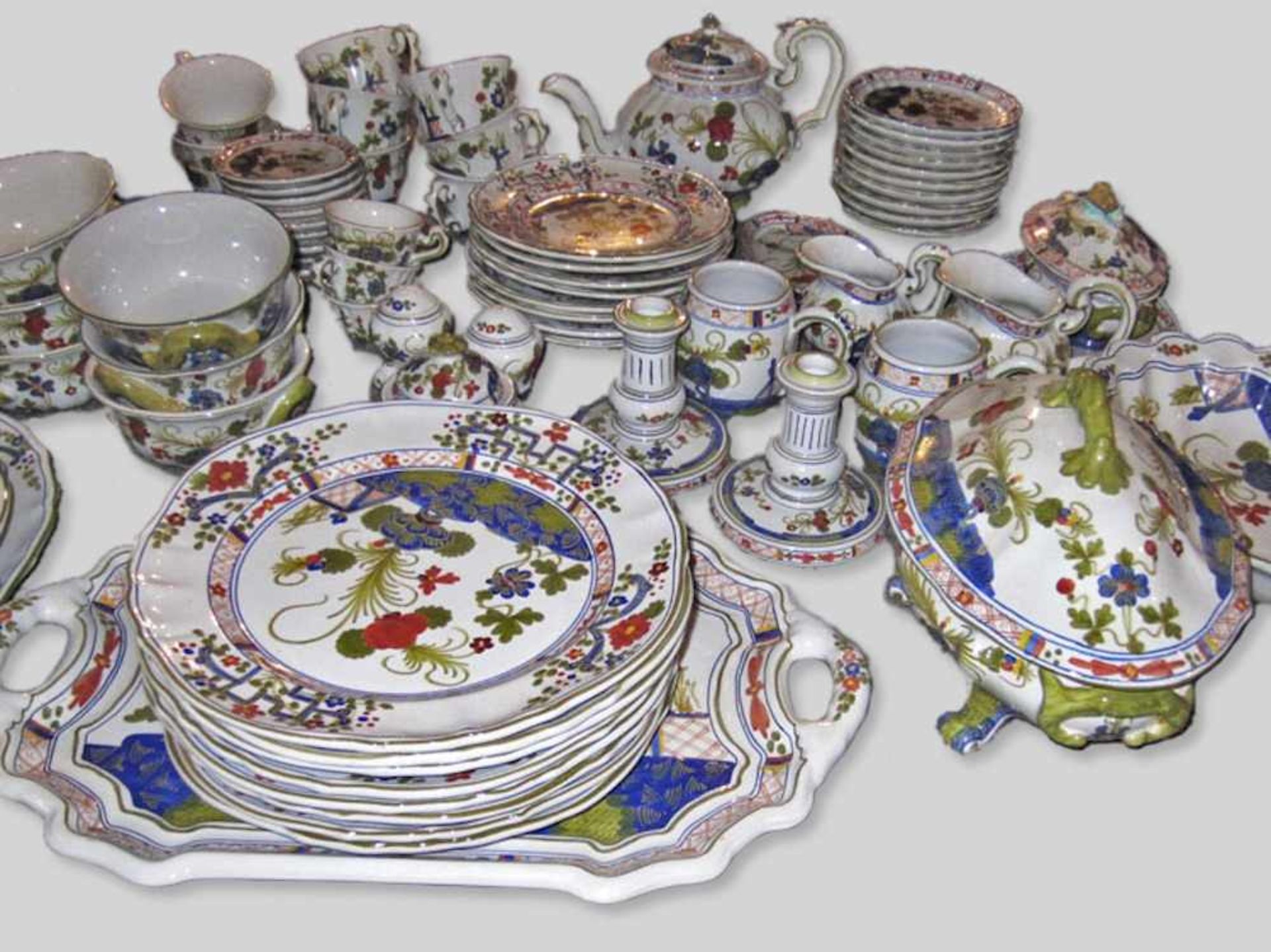 Italian Tableware Partially hand-painted Serves 6 to 8 people 88 pieces