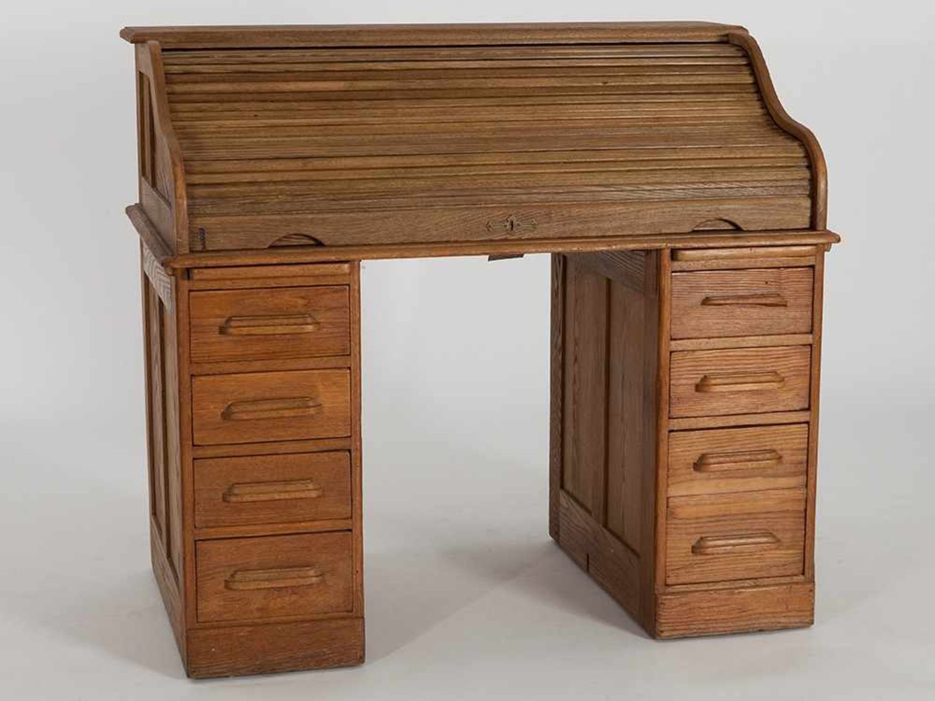 Functional oak Cylinder Bureau, Germany around 1920 Wood - Oak Germany, around 1920 Eight large