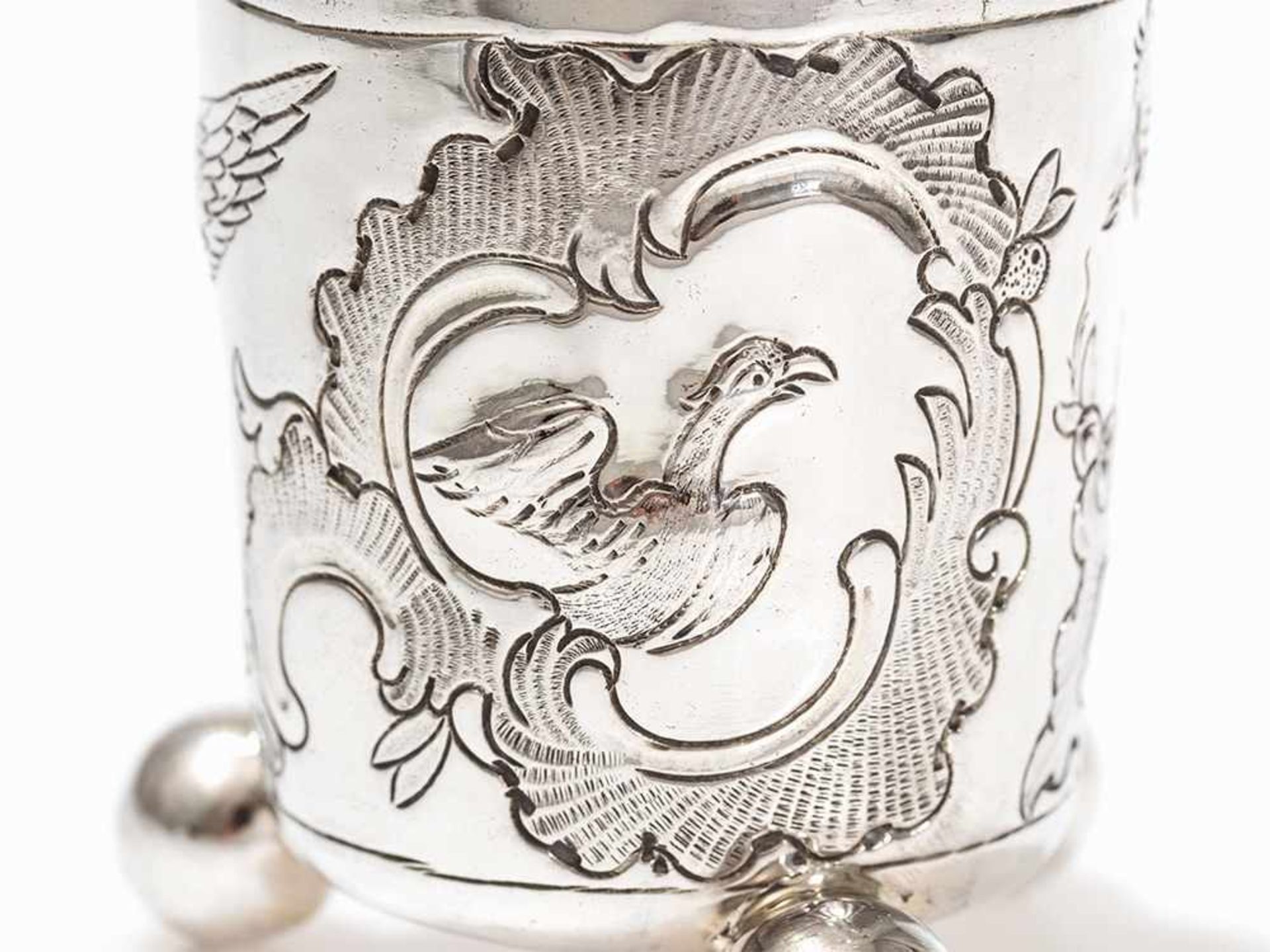 A Moscow Silver Beaker on Ball Feet with Bird Décor, 1766 Silver, embossed and chased Russia, - Bild 5 aus 8