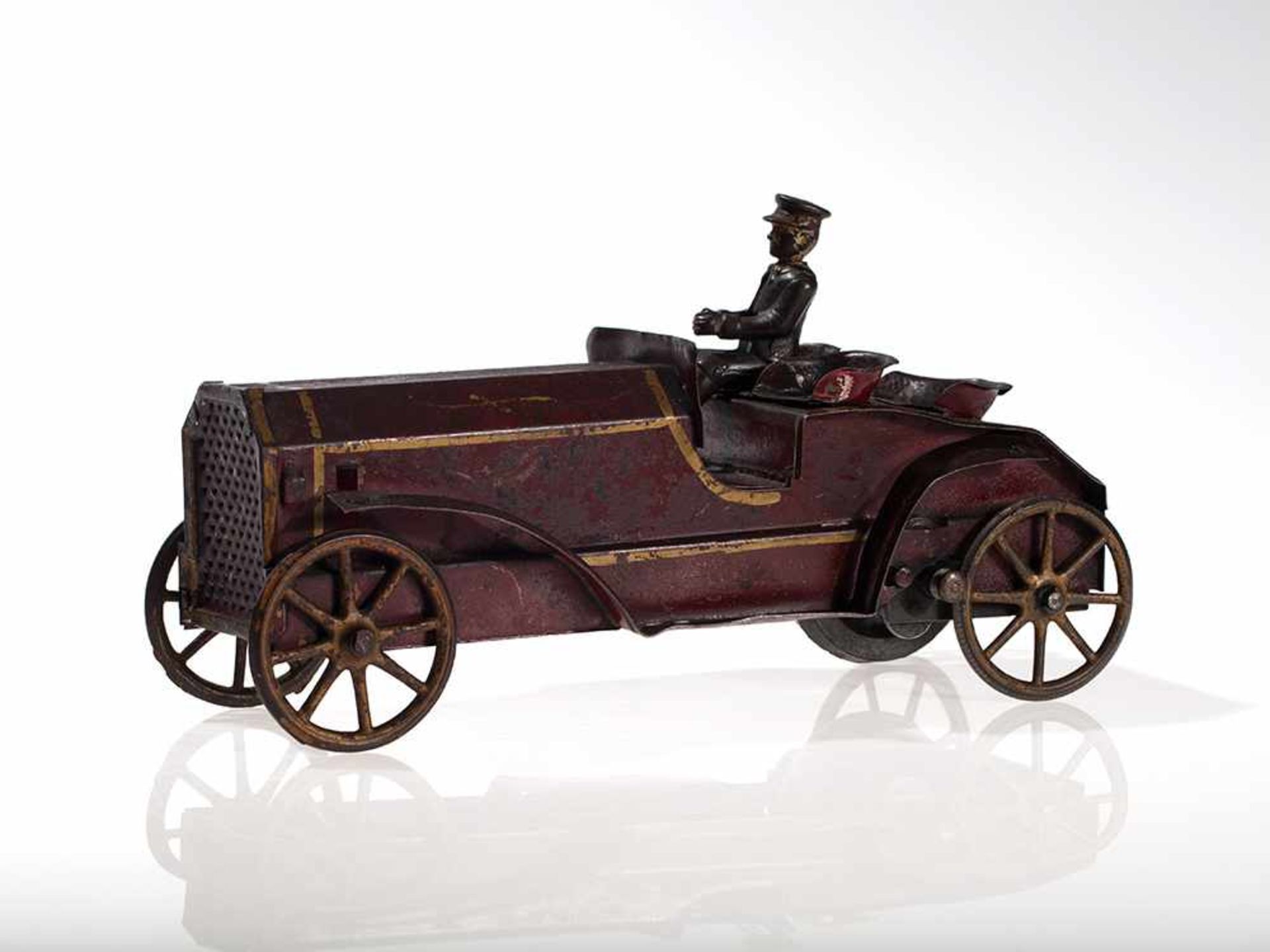 Amerikanisches Gussauto mit Fahrer, USA, um 1900 Gusseisen, lackiert. USA, um 1900. Seltenes,