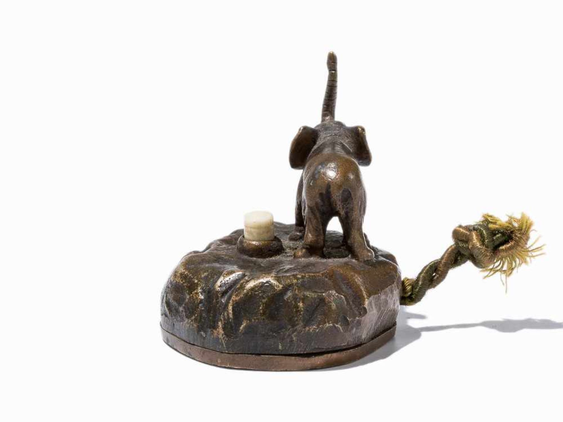 Bell Pusher with 2 Elephants, Early 20th C. | Tischklingeln mit 2 Elefantenfiguren, Frühes 20. Jh. - Bild 3 aus 9