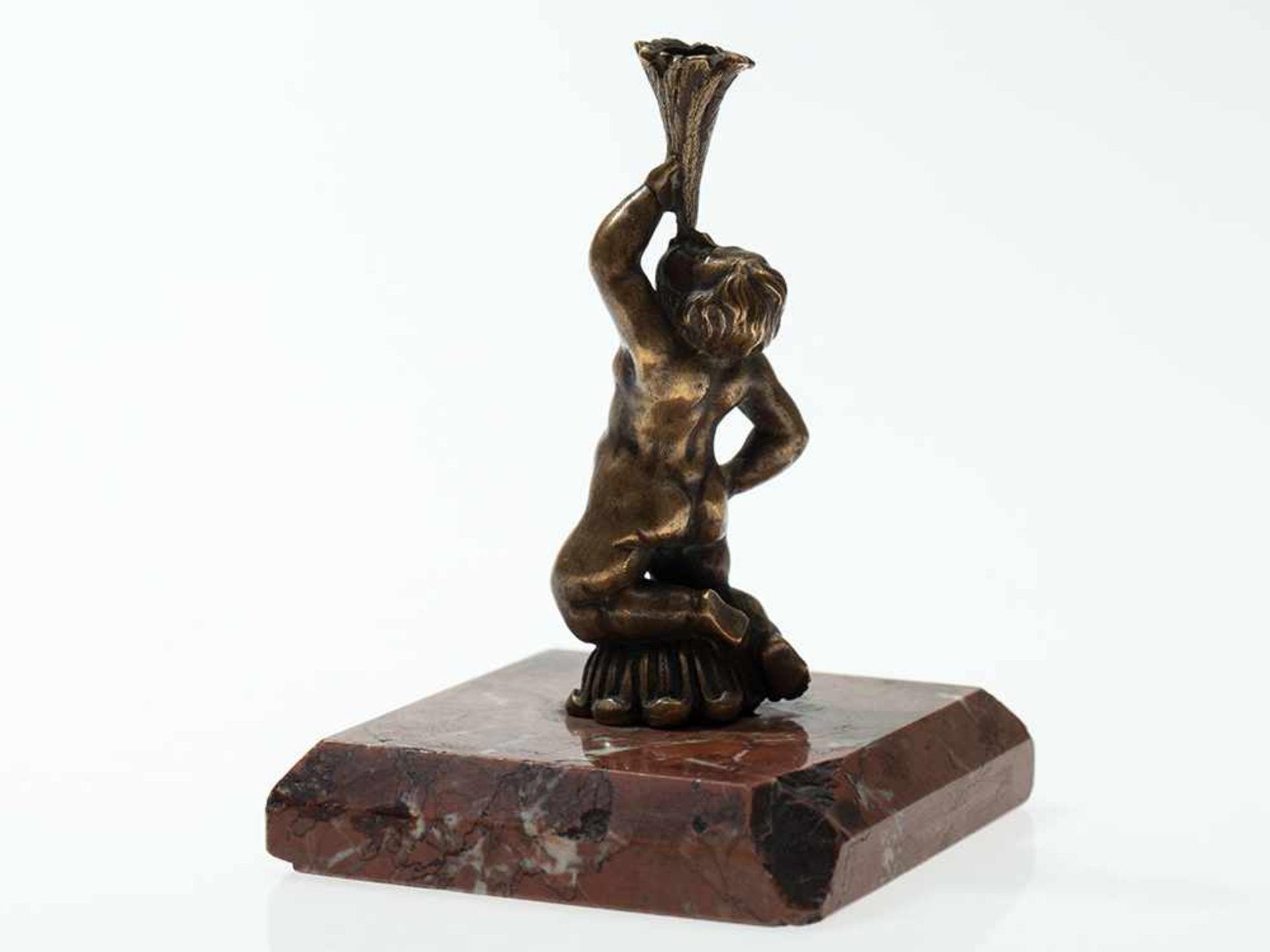 Miniatur Wiener Bronze 'Kleiner Hornbläser”, um 1880 Bronze auf Rosso Verona Marmorplinthe. - Bild 2 aus 5