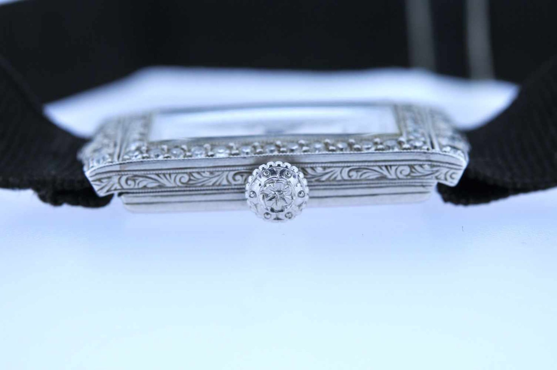 Damenuhr Art-Deco Platin Damenuhr mit Achtkantdiamanten, zus.ca. 0,60 ct, Handaufzug, Ankerwerk, - Bild 3 aus 4