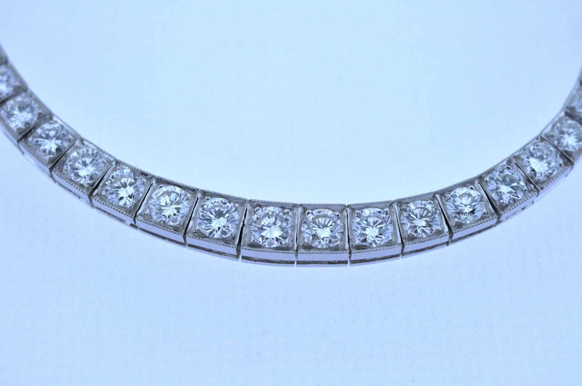 Collier Platin Brillantcollier, zus.ca. 7,6 ct, Länge ca. 45 cm, 34 g. Necklace Necklace with