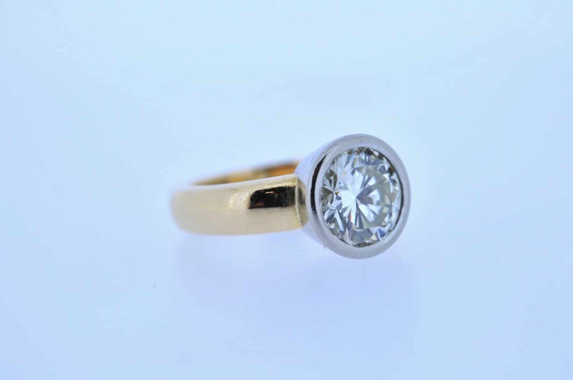 Ring Goldener 18kt Ring mit einem Brillant, ca. 3 ct, Ringweite 50, 9,38 g. Ring Ring with one round