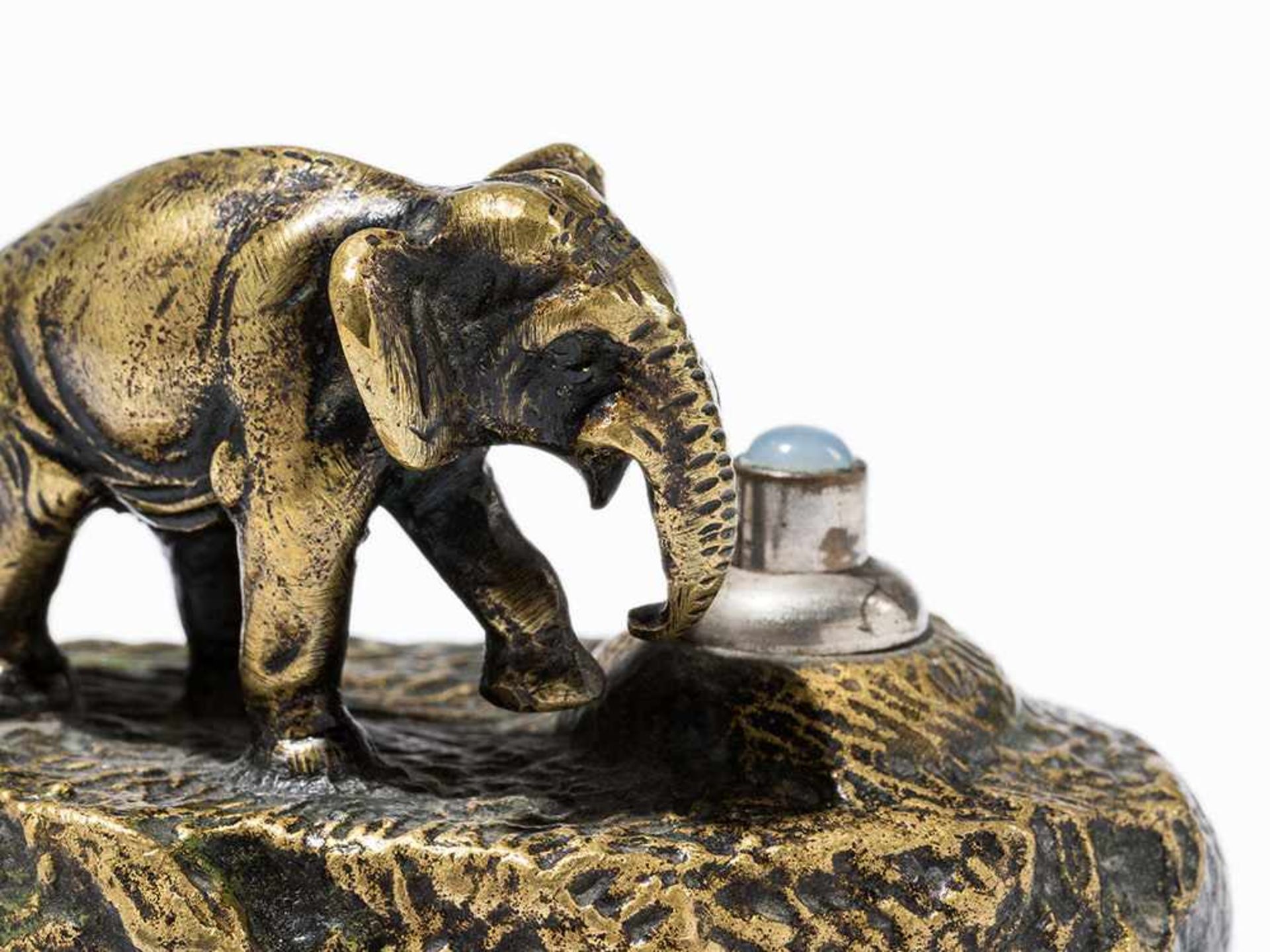 Bell Pusher with 2 Elephants, Early 20th C. | Tischklingeln mit 2 Elefantenfiguren, Frühes 20. Jh. - Bild 7 aus 9