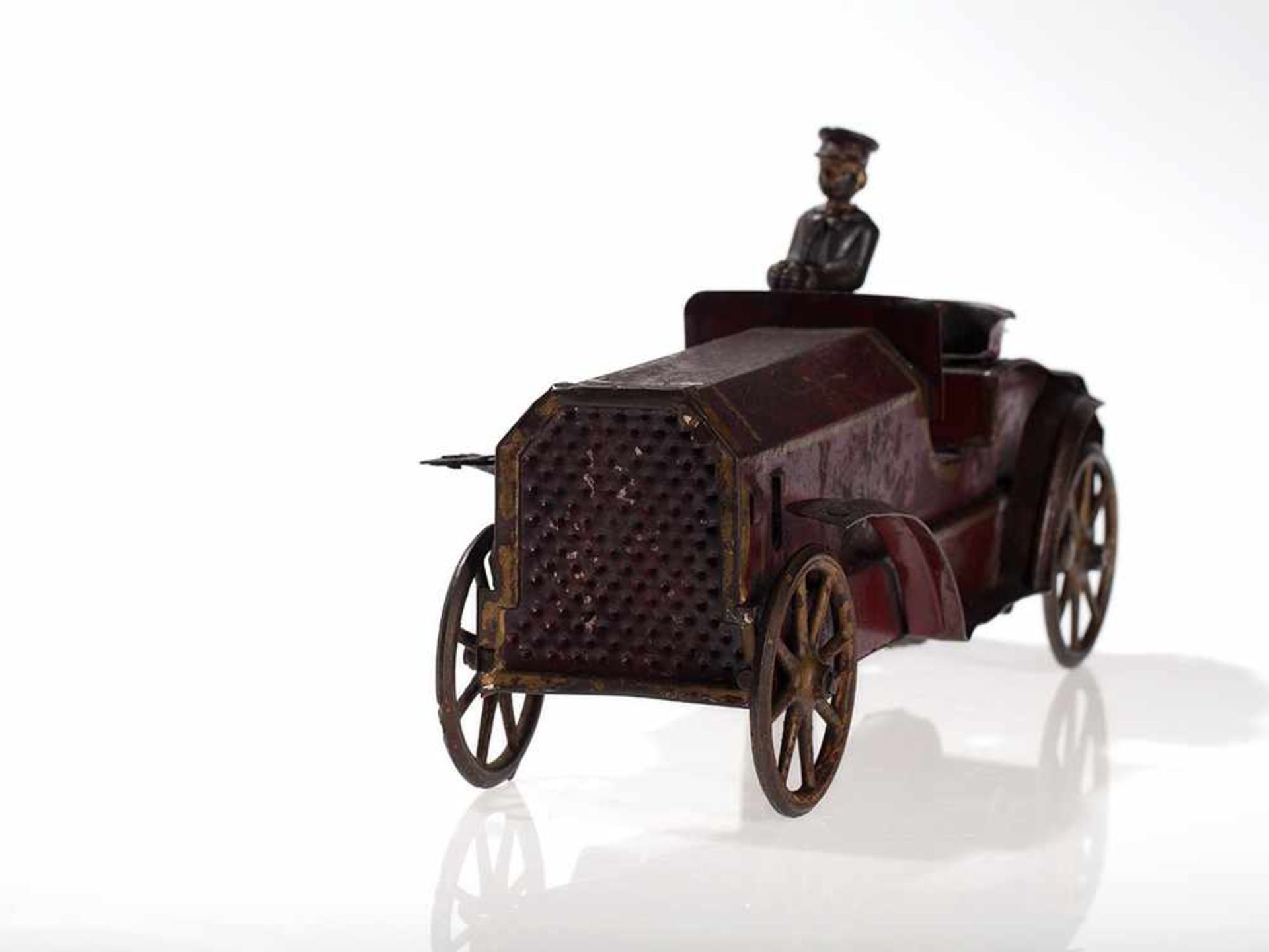 Amerikanisches Gussauto mit Fahrer, USA, um 1900 Gusseisen, lackiert. USA, um 1900. Seltenes, - Bild 2 aus 6