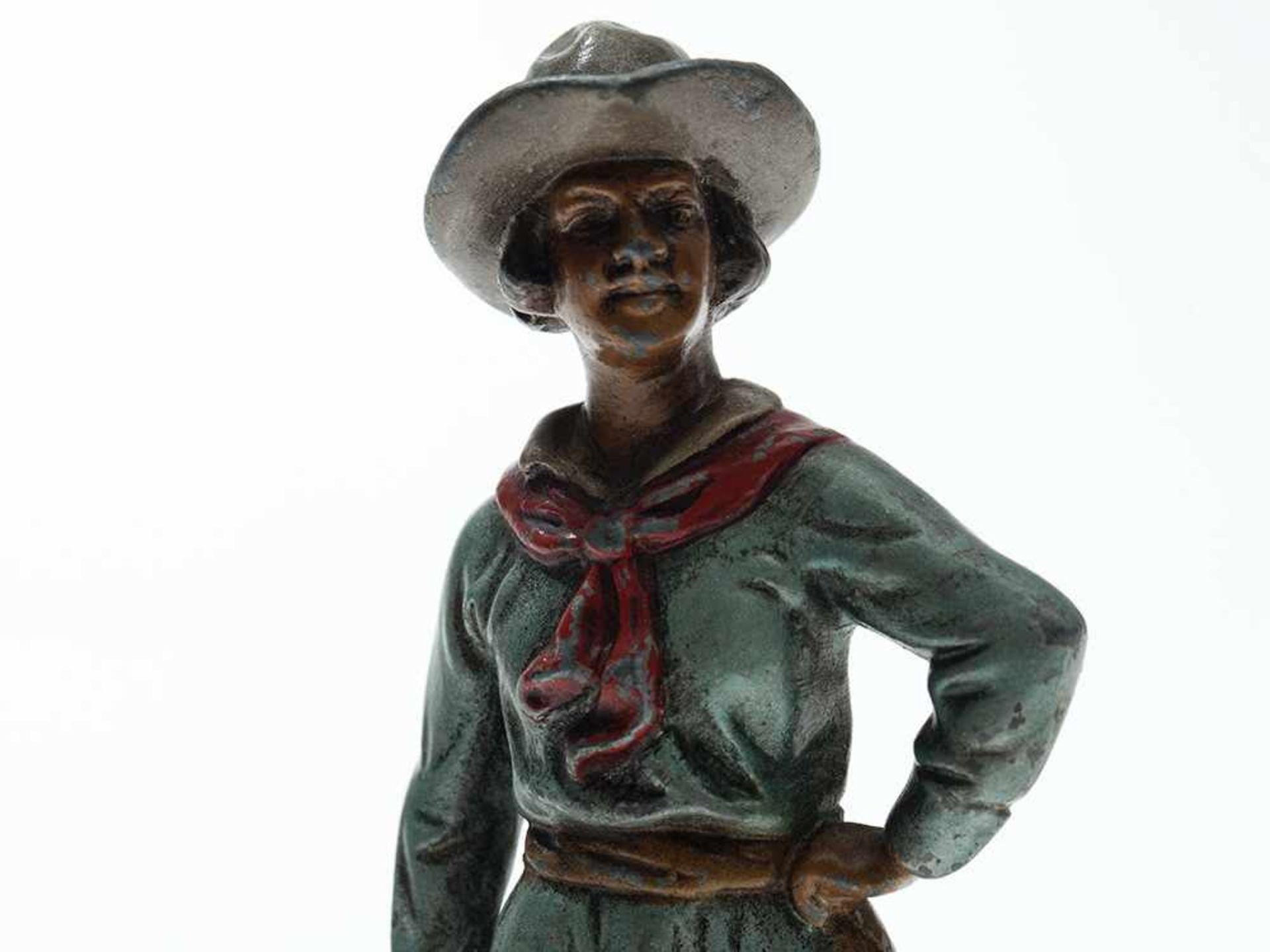 Hand painted 'Vienna Bronze' metal sculpture 'Cowgirl'”, 1920's White metal with iridescent hand - Bild 2 aus 7