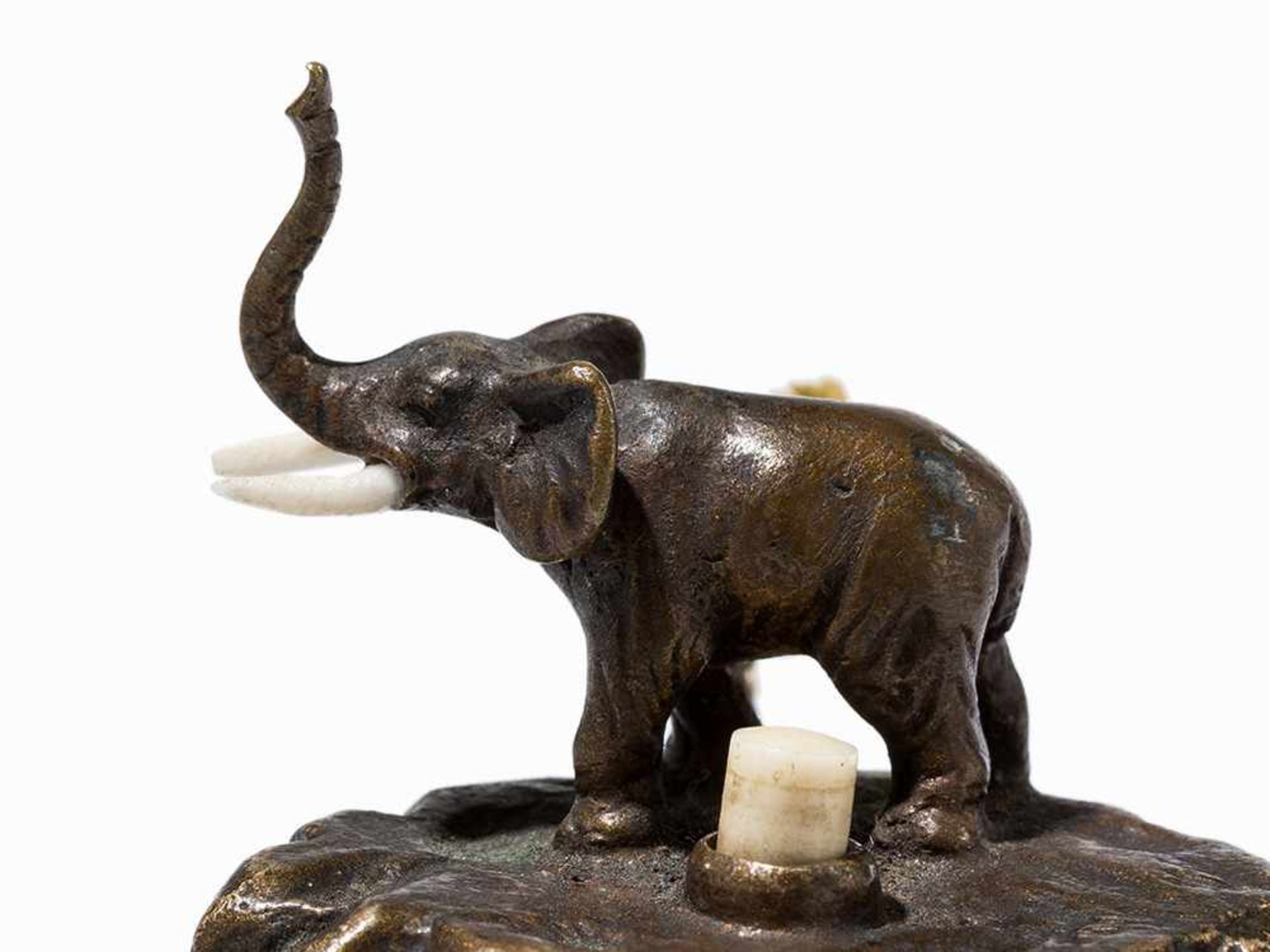 Bell Pusher with 2 Elephants, Early 20th C. | Tischklingeln mit 2 Elefantenfiguren, Frühes 20. Jh. - Bild 2 aus 9