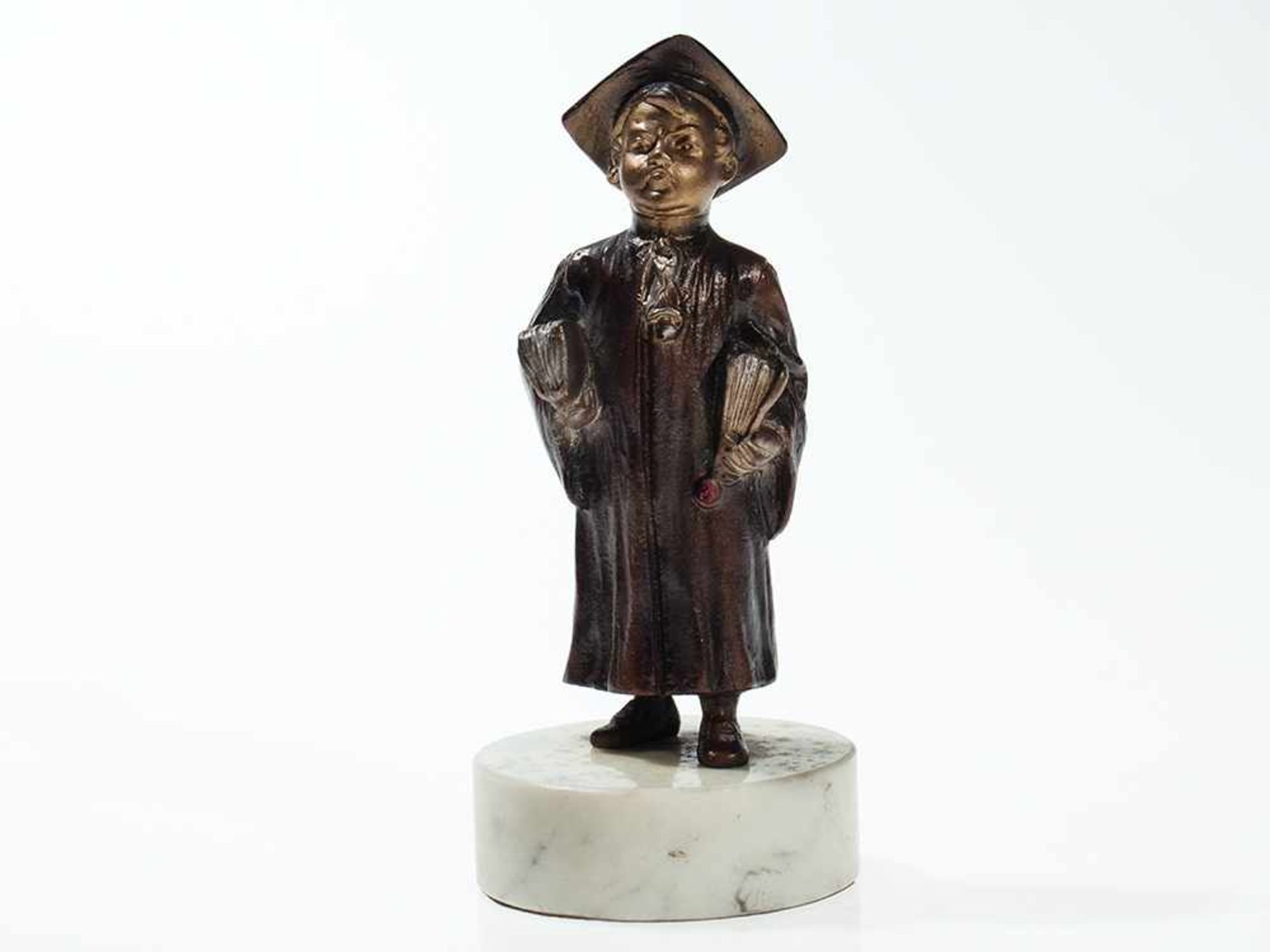 Miniatur Wiener Bronze 'Der kleine Lehrer”, um 1920 Bronze mit irisierender Handbemalung, auf weißem