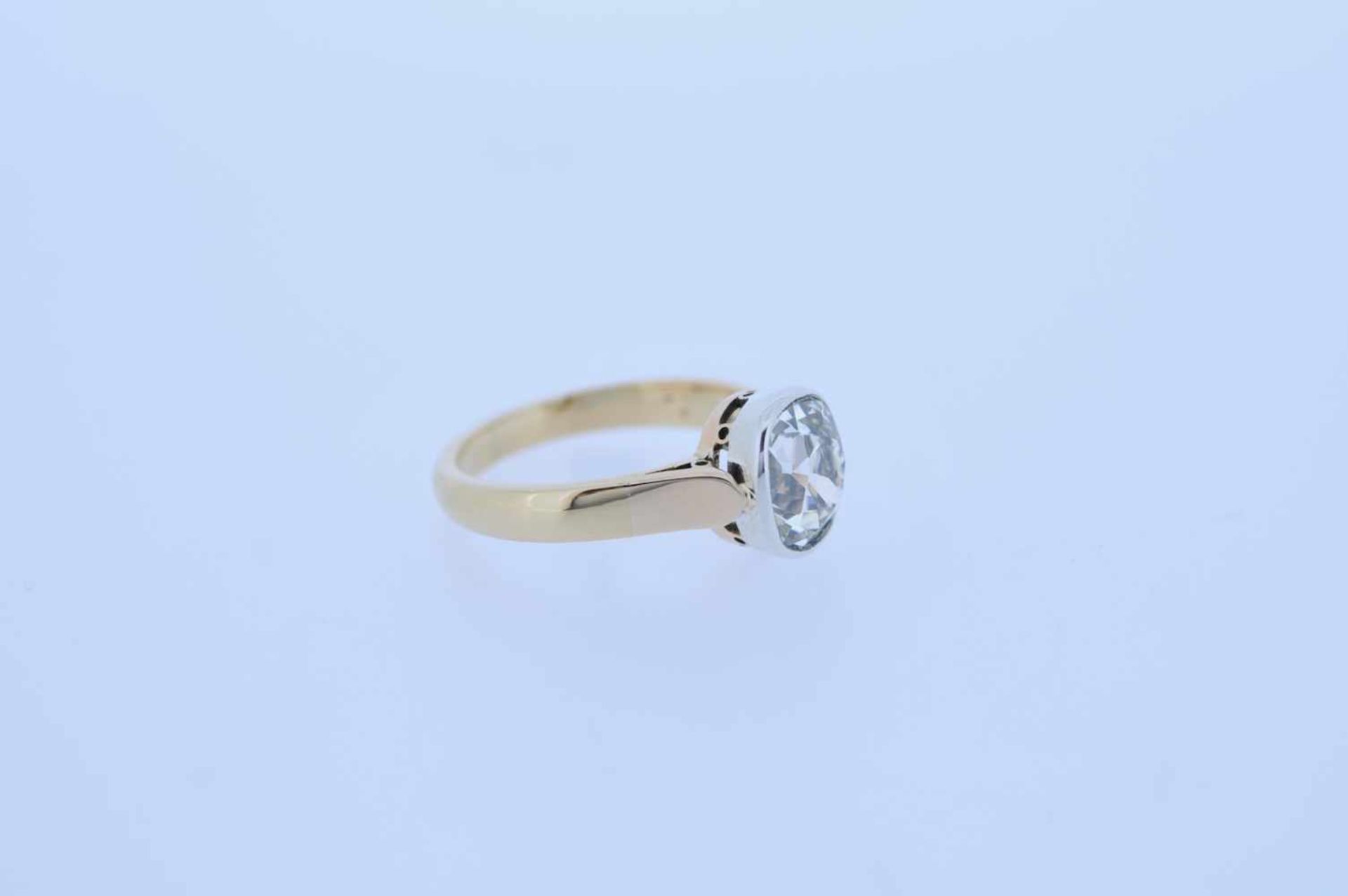 Diamant Ring Goldener 18 karätiger Damenring mit einem Diamanten im Kissenschliff, ca. 2,2 ct, - Image 2 of 3