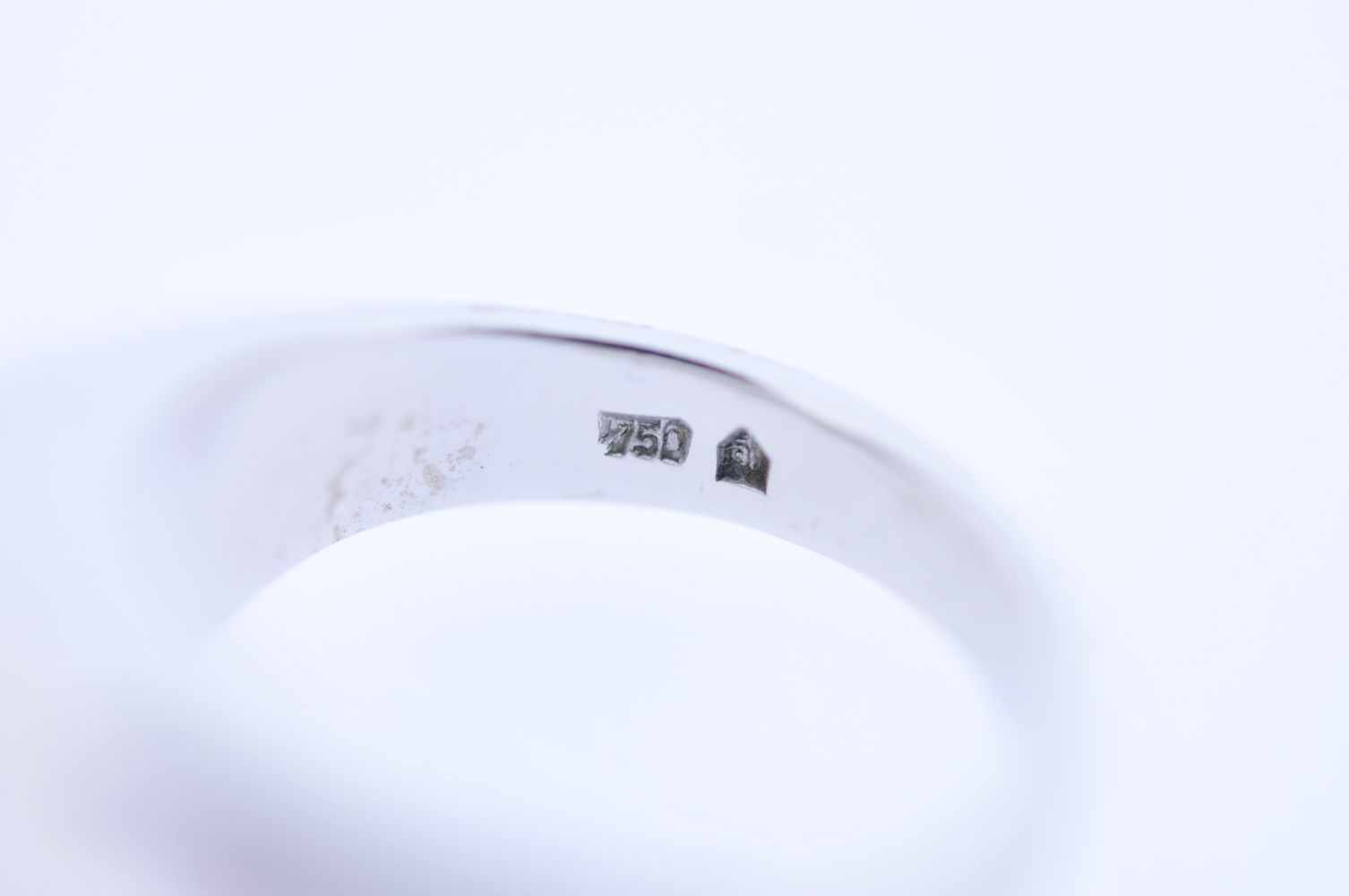 BrillantringWeißgoldener 18 karätiger Ring, mit einem Brillant ca. 1,5 ct, Ringweite 56, 18,7 - Image 3 of 3