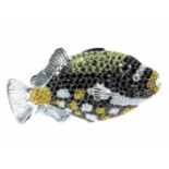 Fisch-BroscheWeißgoldene 18 karätige Brosche, Fisch, mit weißen und schwarzen Brillanten, zus. ca.