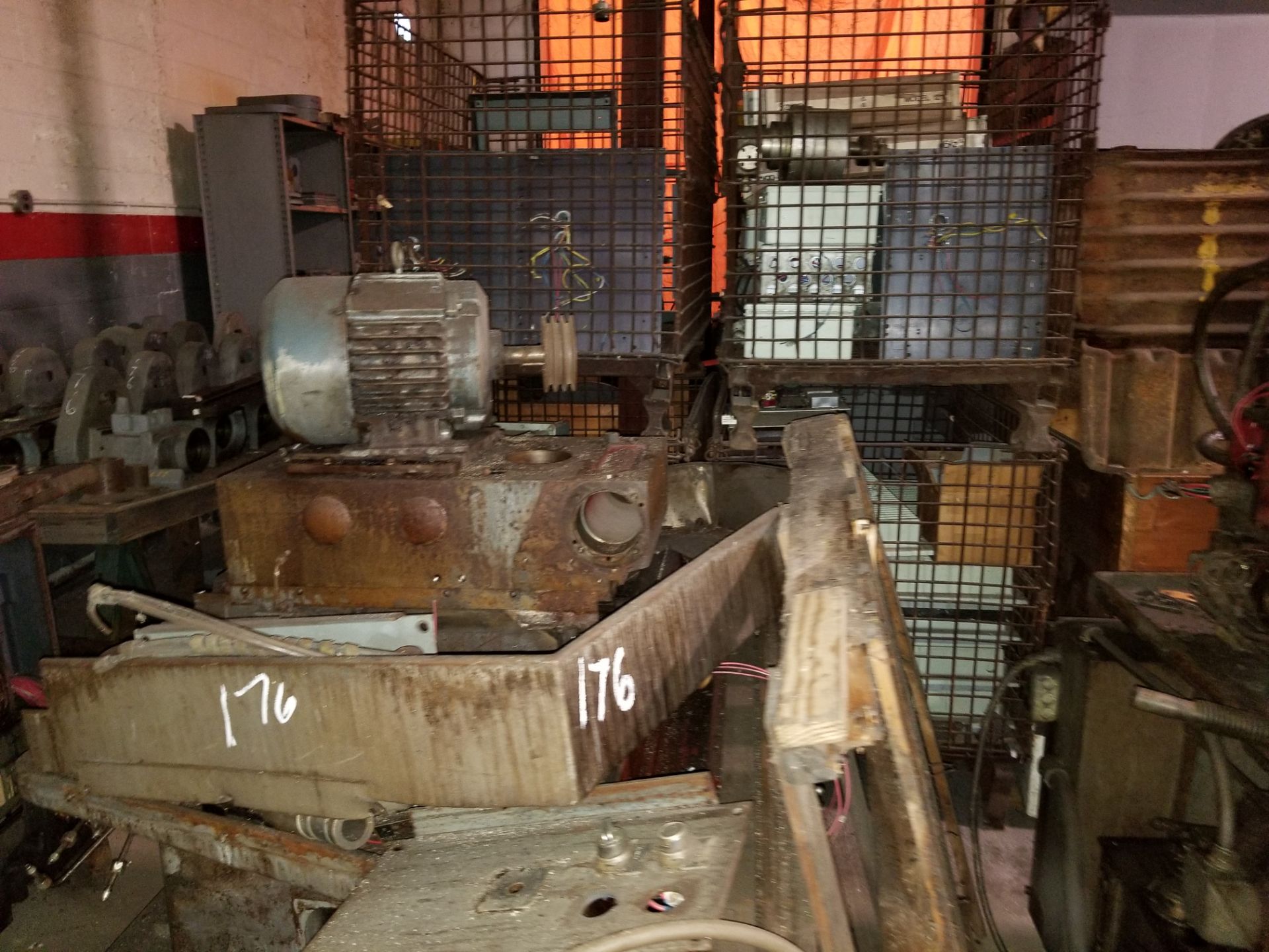 3 ct. Landis 1R Beds, 16 ct. Landis 1R Head Stock Castings & 4 Metal Bins with Misc. Parts - Image 3 of 5