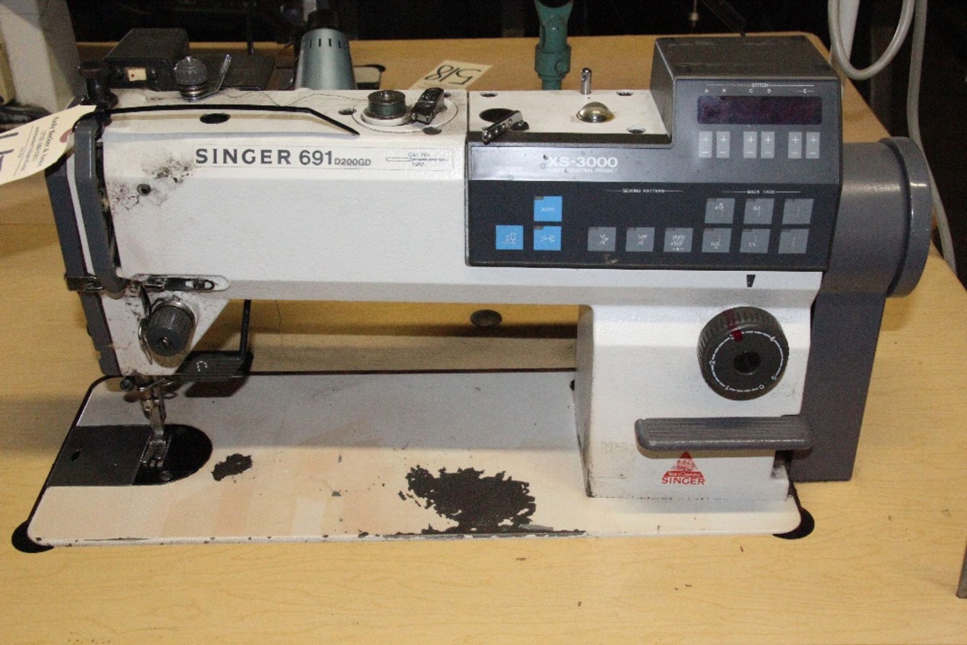 Singer 691D200GD Single Needle Lockstitch Sewing Machine