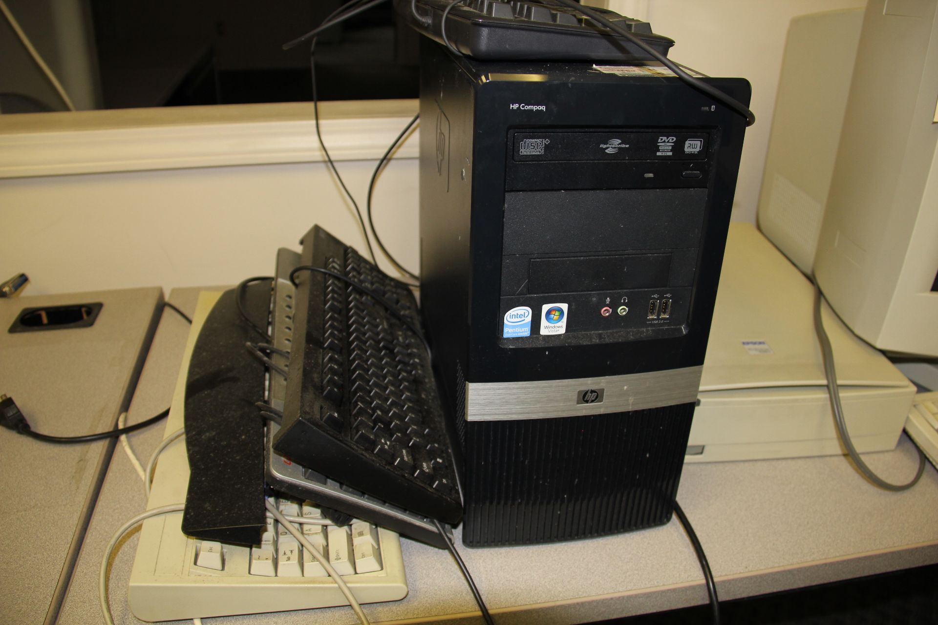 Peripheral Computer Equipment - Image 2 of 4