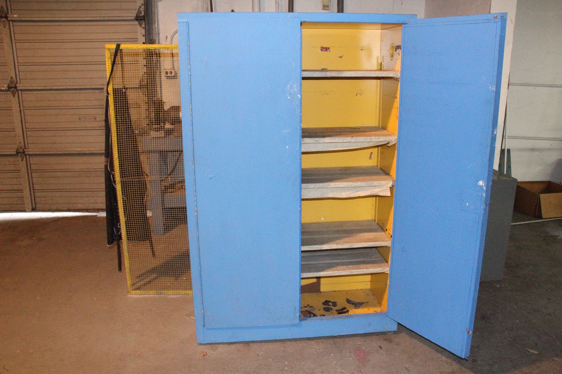 Metal Storage Cabinet - Image 2 of 3