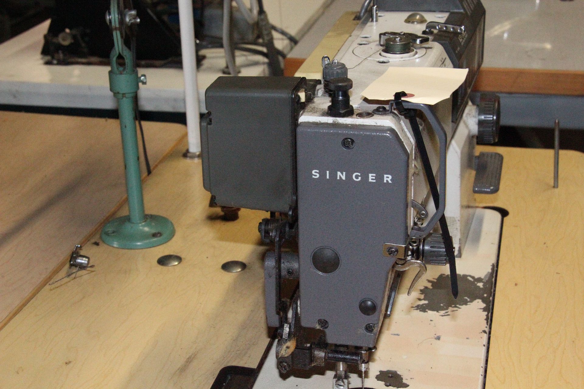 Singer 691D200GD Single Needle Lockstitch Sewing Machine - Image 4 of 5