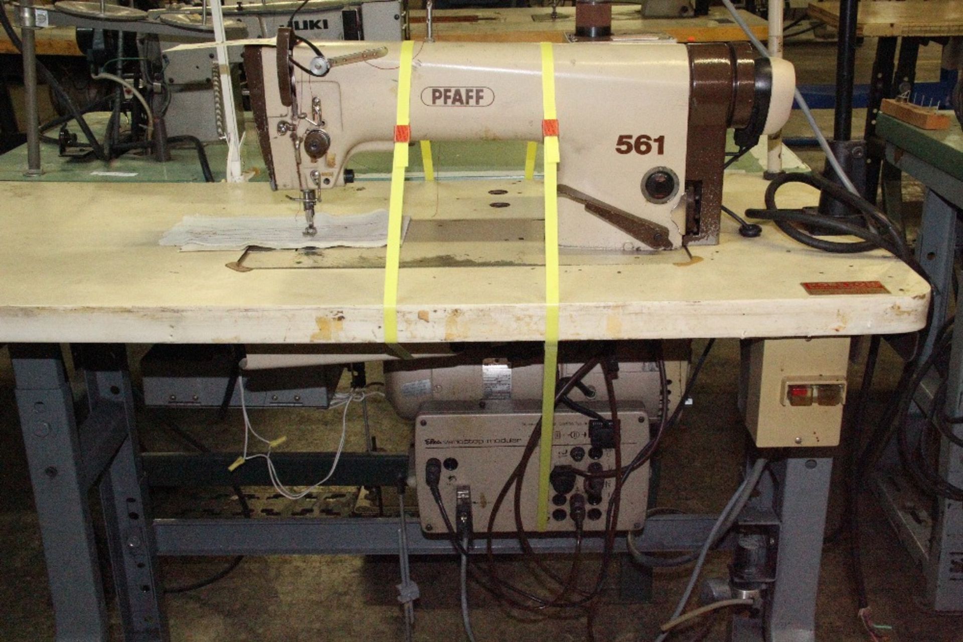 Pfaff 561-900 Single Needle Lockstitch Sewing Machine - Image 2 of 4