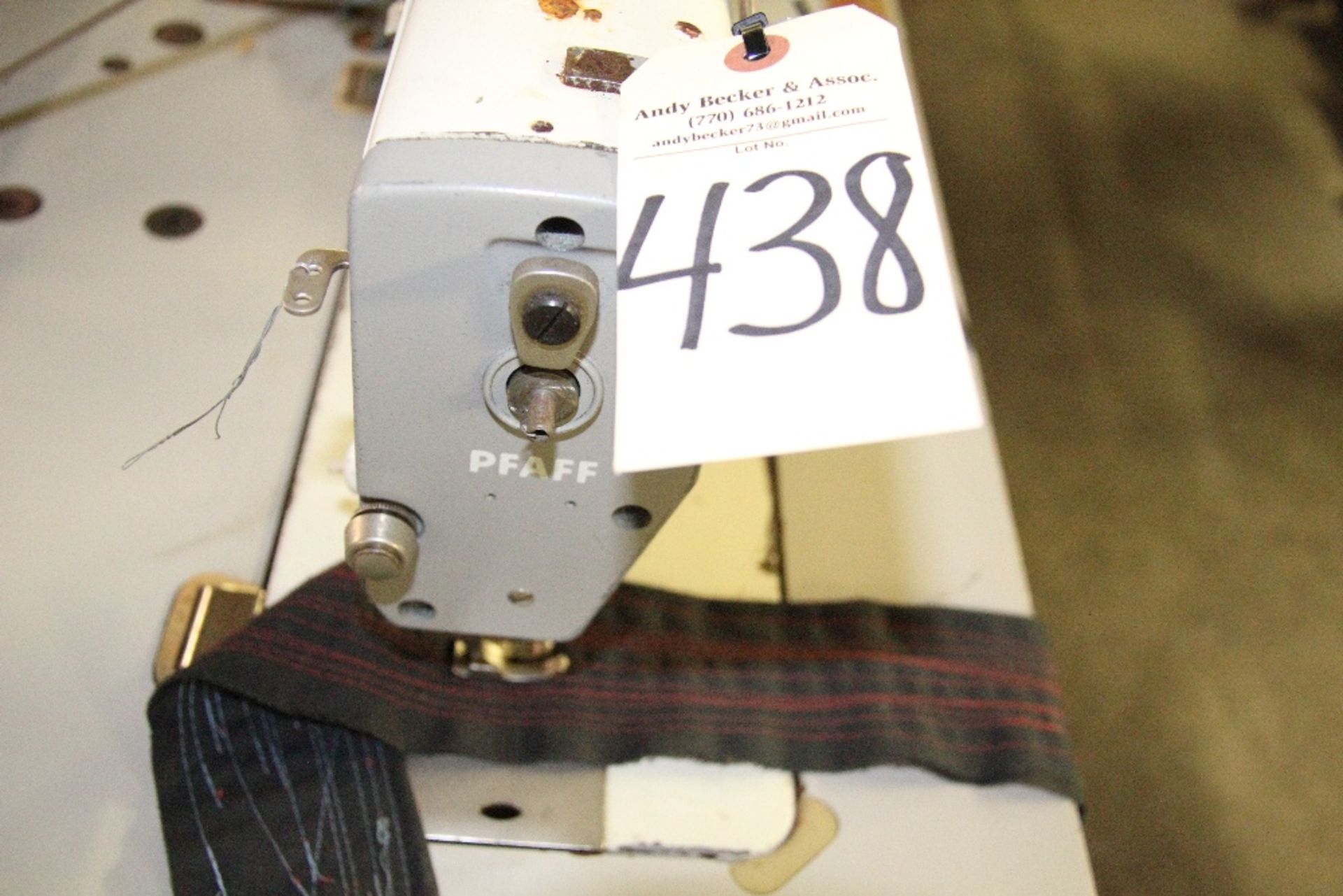 Pfaff 561-900 Single Needle Lockstitch Sewing Machine - Image 4 of 4