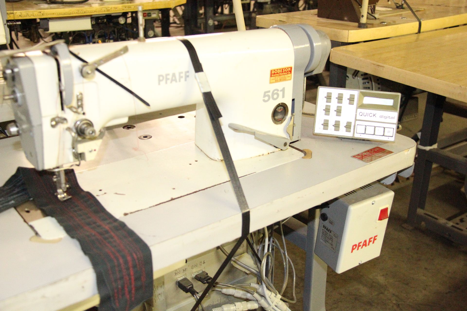 Pfaff 561-900 Single Needle Lockstitch Sewing Machine - Image 3 of 4