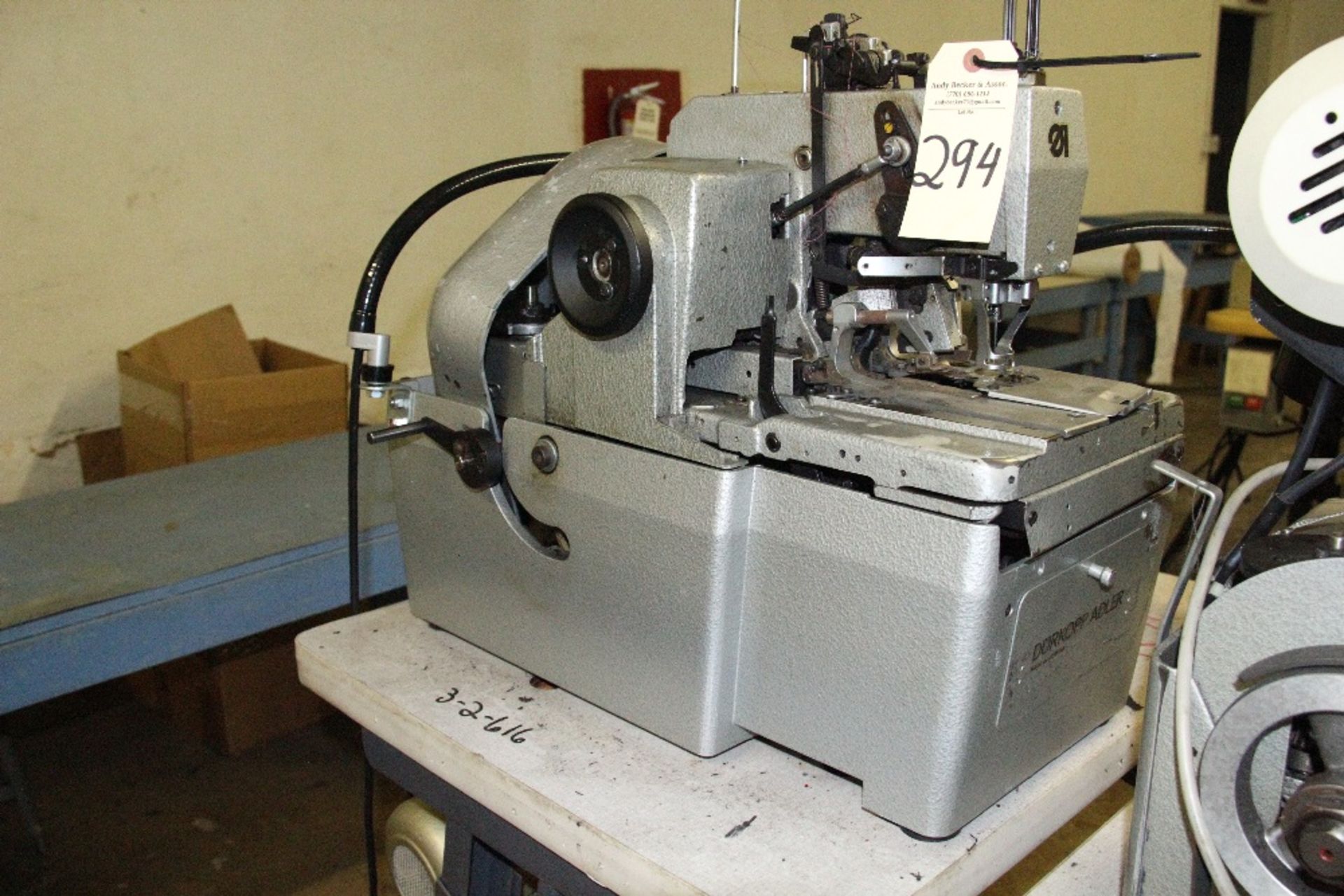 Durkopp 558-114181 Chainstitch Sewn Round Eyelet Sewing Machine