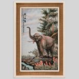 "Elefante en el bosque" Placa en porcelana pintada. Trabajo Chino, Siglo XX Escena firmada. Buen