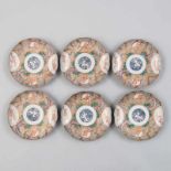 Conjunto de seis platos en porcelana japonesa. Siglo XIX-XX Decorados con escenas de animales.