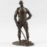 QUINTÍN DE TORRE (Bilbao, 1877 -1966) "Campesino con azada" Escultura realizada en bronce firmado: