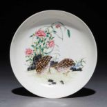 "Codornices" Plato en porcelana China. Trabajo Chino, Siglo XXDecorado con codornices y motivos