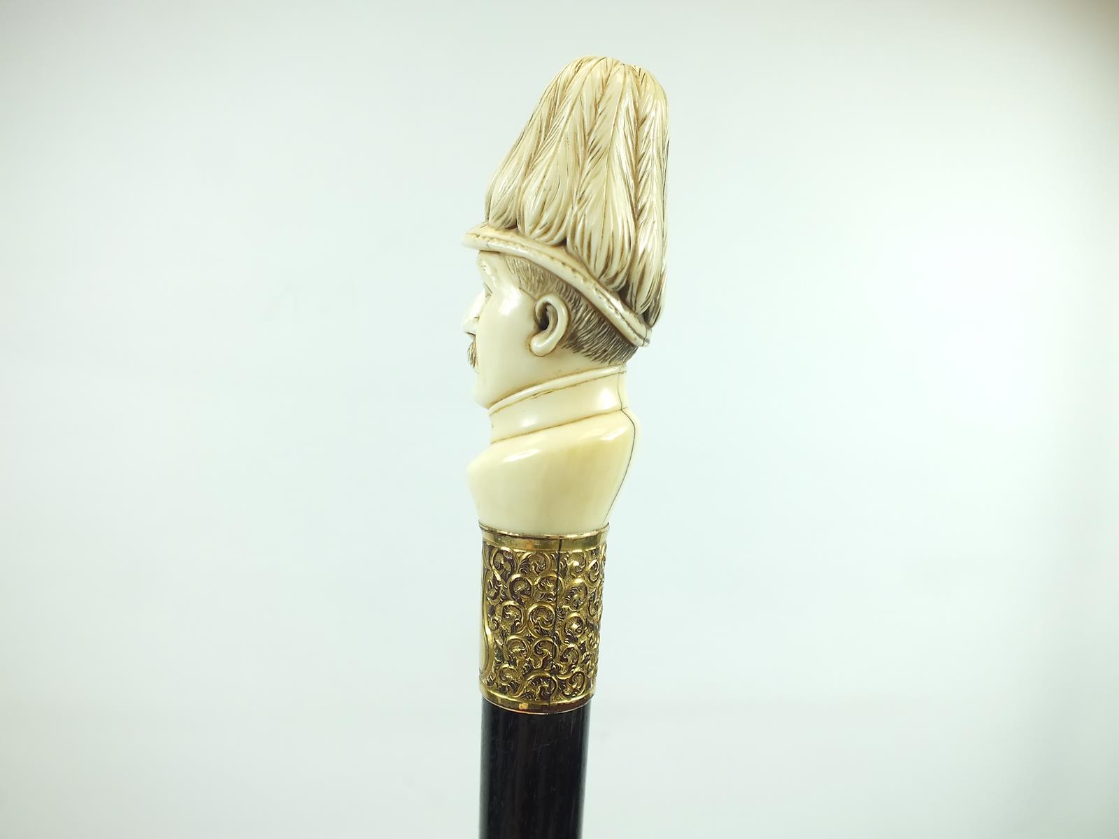 A LATE 19TH/EARLY 20TH CENTURY WALKING CANE, the pommel carved as the head of an officer - Image 4 of 9