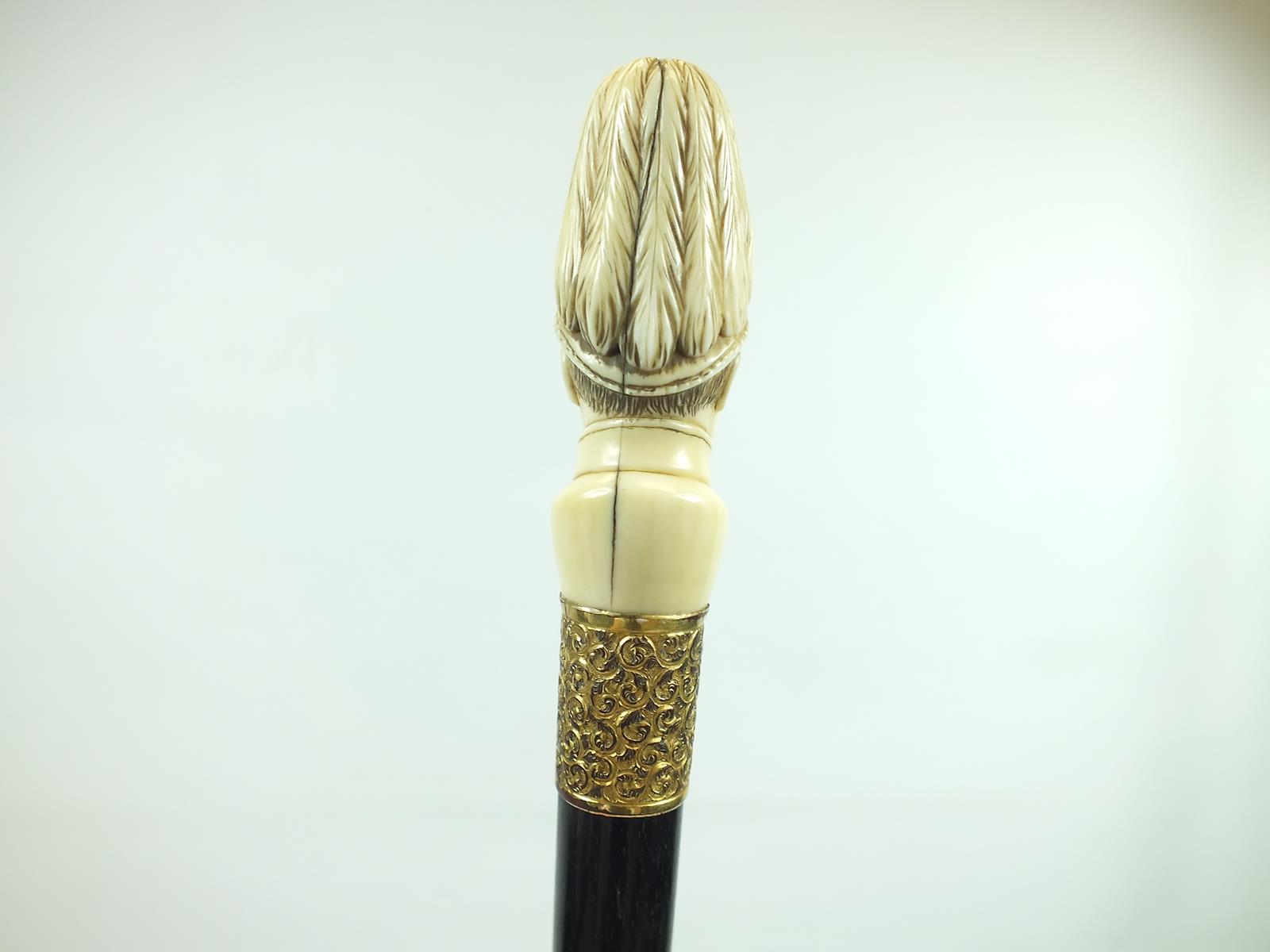 A LATE 19TH/EARLY 20TH CENTURY WALKING CANE, the pommel carved as the head of an officer - Image 5 of 9