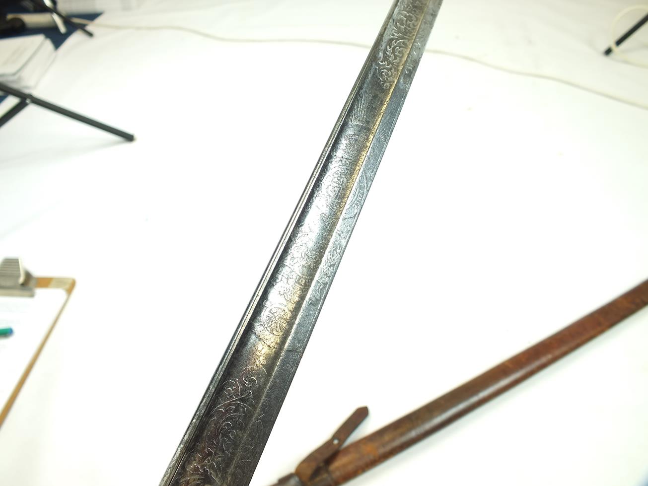 A ROYAL ARTILLERY OFFICER'S SWORD BY WILKINSON, 86cm slightly curved blade etched with scrolling - Bild 5 aus 14
