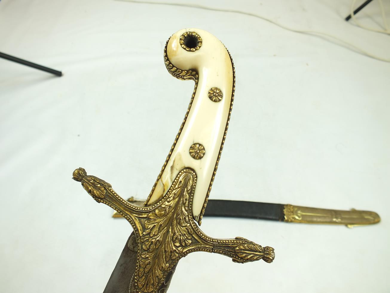 AN HIGHLY UNUSUAL PRESENTATION QUALITY MAMELUKE HILTED DIRK MOUNTED WITH A YATAGHAN BLADE BY SALTER, - Image 7 of 26