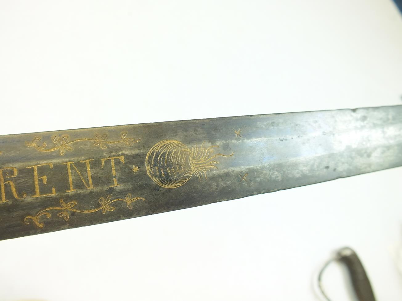 A GEORGIAN SHORT SWORD TO THE GRENADIER GUARDS, 60.5cm flattened diamond section gladius style - Bild 7 aus 17