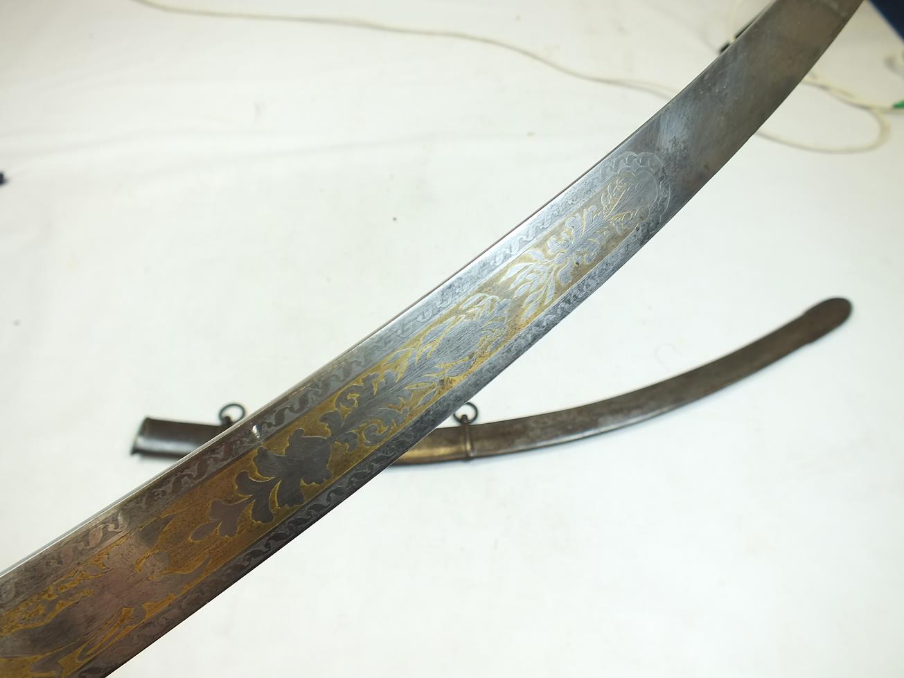 A FINE LIGHT WEIGHT 1796 PATTERN CAVALRY OFFICER'S SWORD, 75.5cm blade finely frost etched and - Image 6 of 16