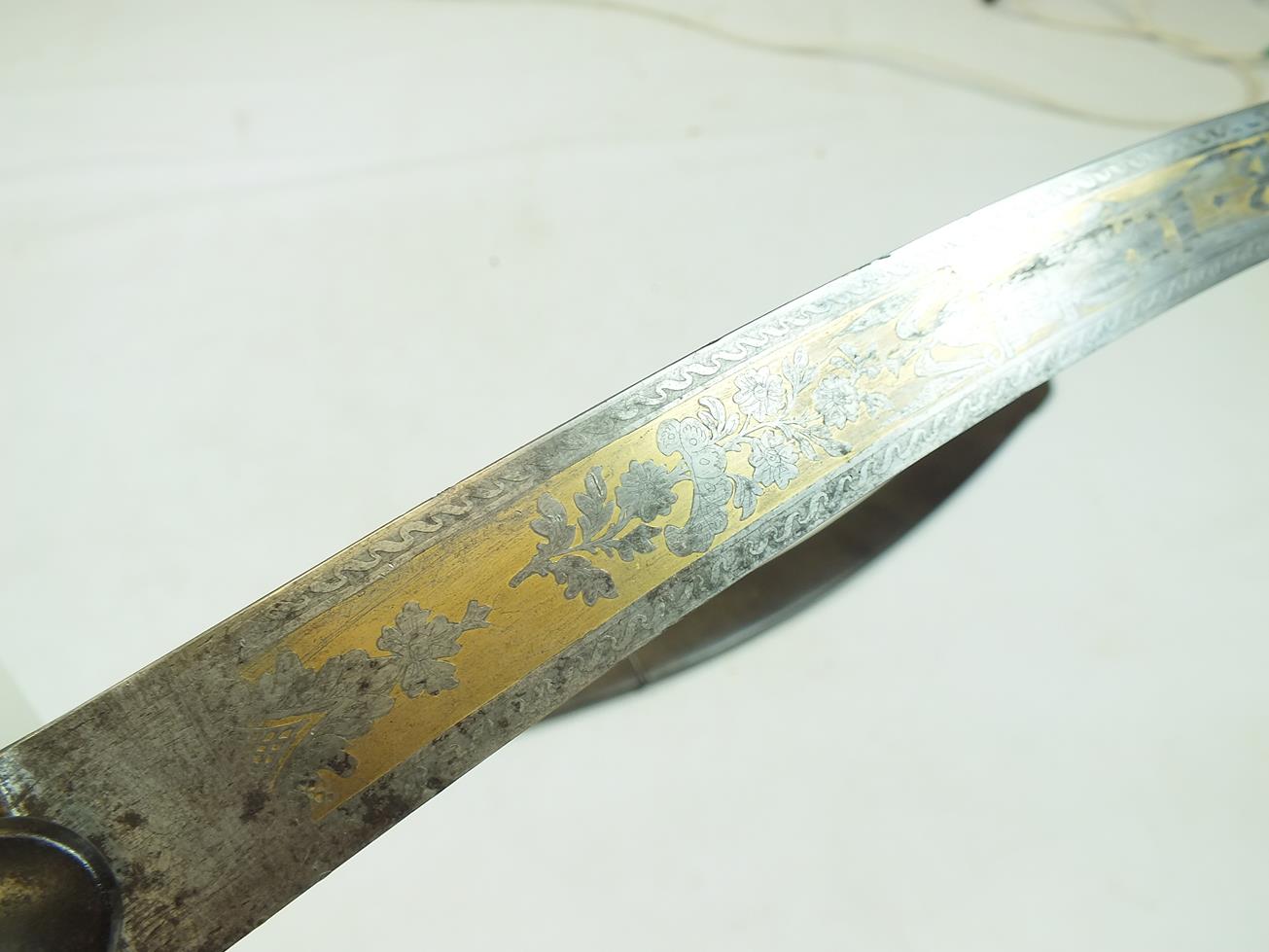 A FINE LIGHT WEIGHT 1796 PATTERN CAVALRY OFFICER'S SWORD, 69cm blade finely frost etched and gilt - Image 10 of 24