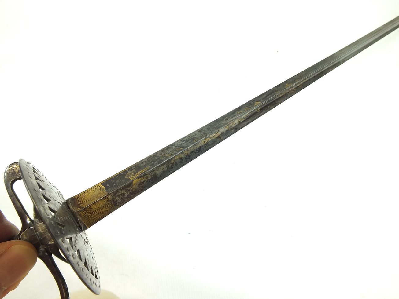 AN EARLY 19TH CENTURY CUT STEEL HILTED SMALLSWORD, 82.5cm triangular section hollow ground blade - Bild 5 aus 12