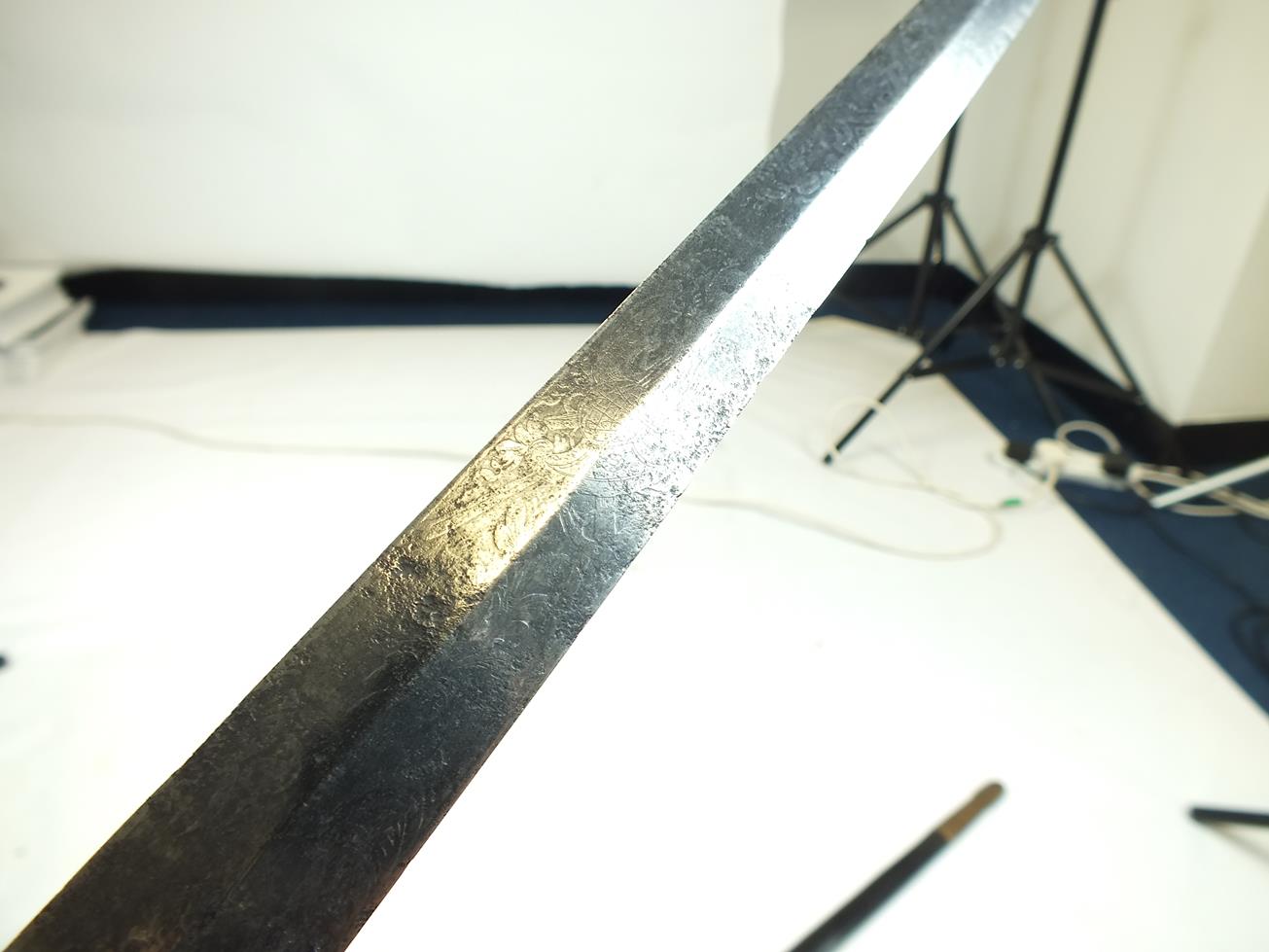 A GEORGIAN NAVAL OFFICER'S DRESS SWORD, 72.5cm flattened diamond section blade etched with scrolling - Image 5 of 21