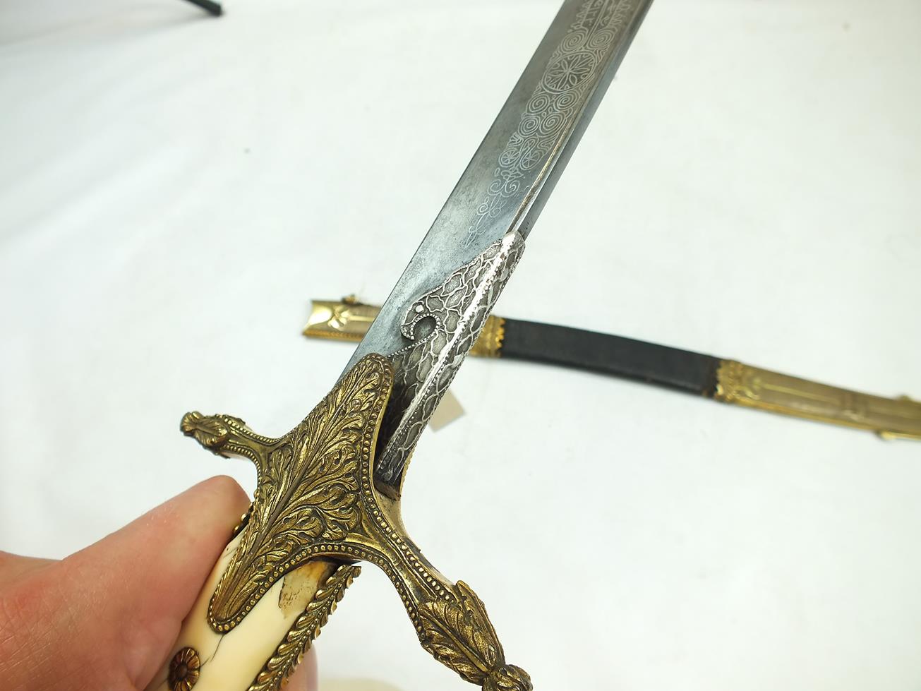 AN HIGHLY UNUSUAL PRESENTATION QUALITY MAMELUKE HILTED DIRK MOUNTED WITH A YATAGHAN BLADE BY SALTER, - Image 16 of 26