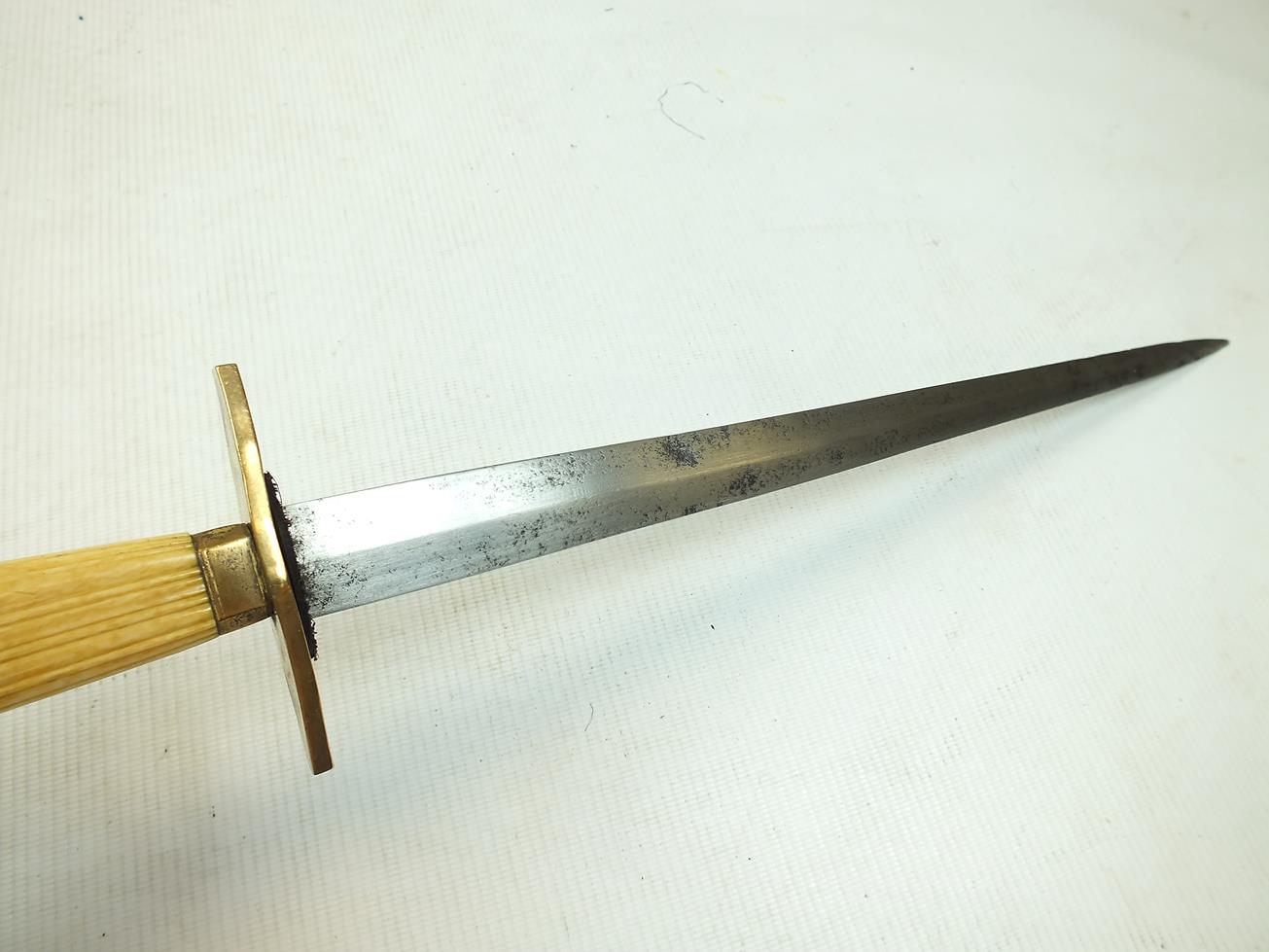 A GEORGIAN NAVAL OFFICER'S DIRK, 38cm flattened diamond section blade, characteristic copper gilt - Image 6 of 13