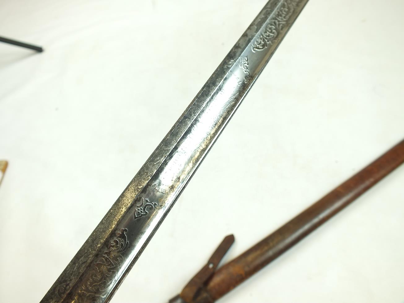 A ROYAL ARTILLERY OFFICER'S SWORD BY WILKINSON, 86cm slightly curved blade etched with scrolling - Bild 7 aus 14