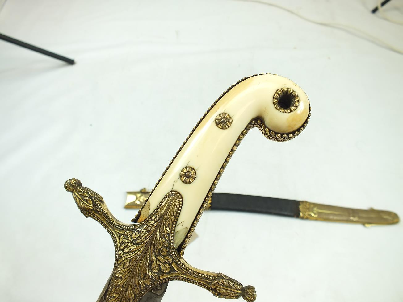 AN HIGHLY UNUSUAL PRESENTATION QUALITY MAMELUKE HILTED DIRK MOUNTED WITH A YATAGHAN BLADE BY SALTER, - Image 9 of 26