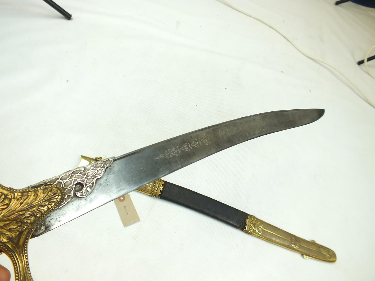 AN HIGHLY UNUSUAL PRESENTATION QUALITY MAMELUKE HILTED DIRK MOUNTED WITH A YATAGHAN BLADE BY SALTER, - Image 14 of 26