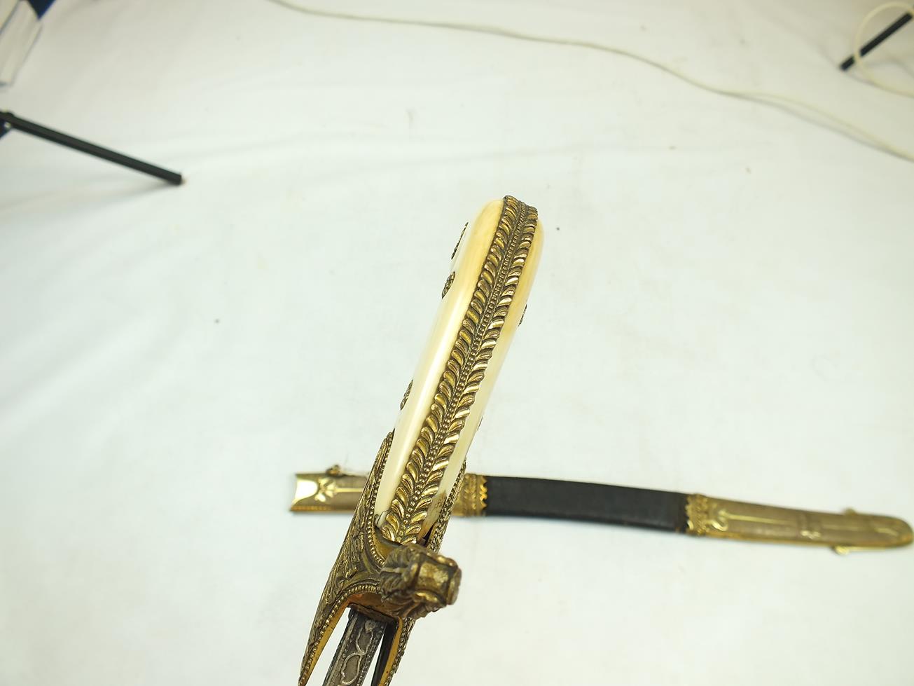 AN HIGHLY UNUSUAL PRESENTATION QUALITY MAMELUKE HILTED DIRK MOUNTED WITH A YATAGHAN BLADE BY SALTER, - Image 8 of 26