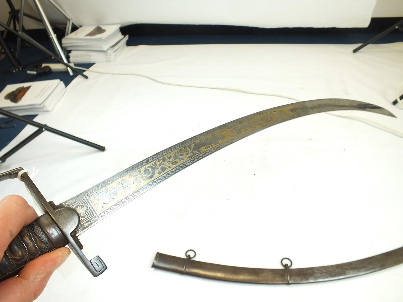 A FINE LIGHT WEIGHT 1796 PATTERN CAVALRY OFFICER'S SWORD, 75.5cm blade finely frost etched and - Image 8 of 16